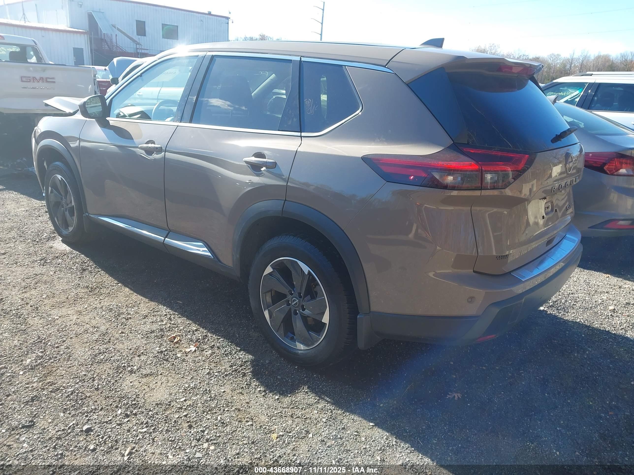 NISSAN ROGUE image 3