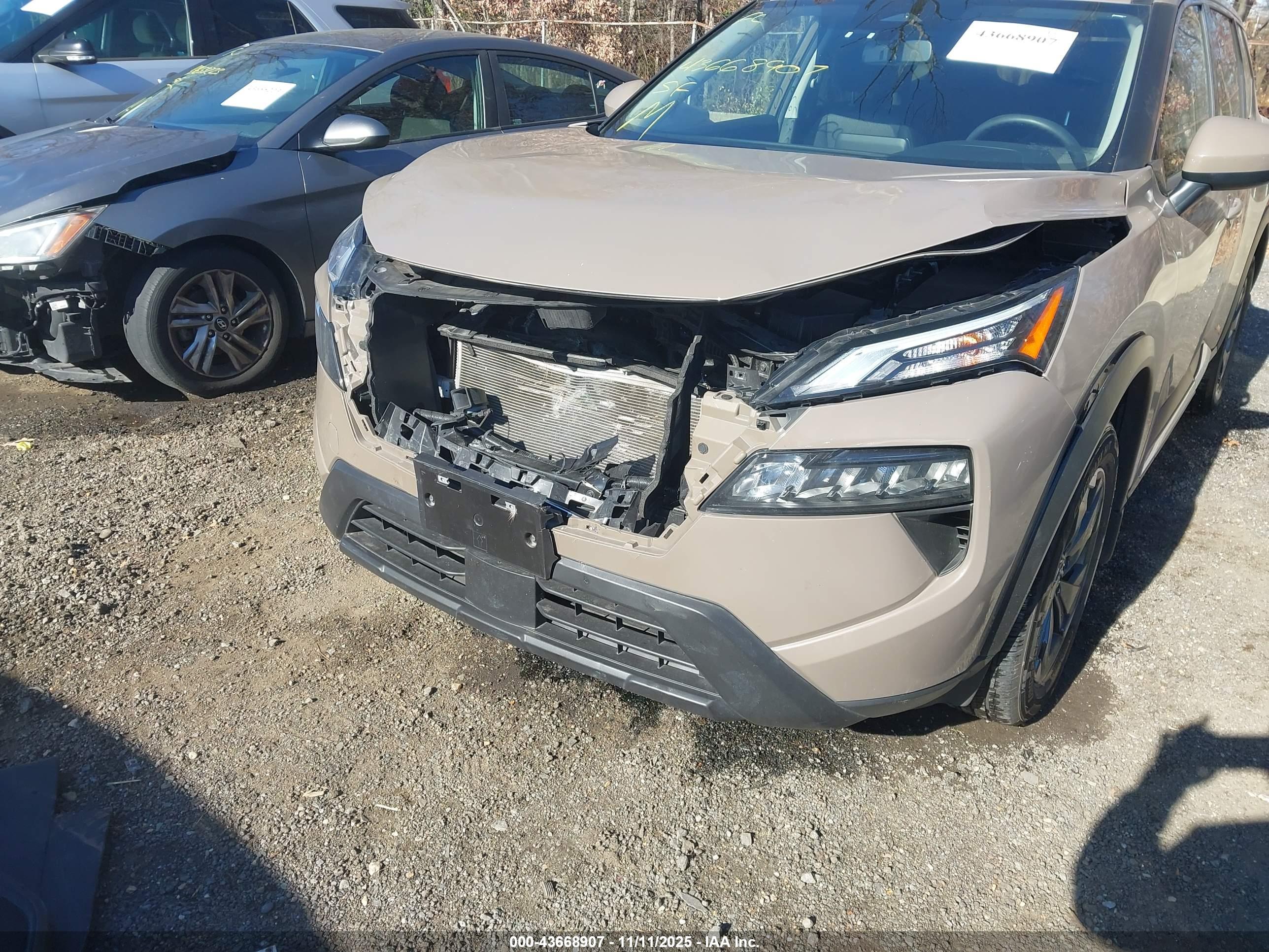 NISSAN ROGUE image 6