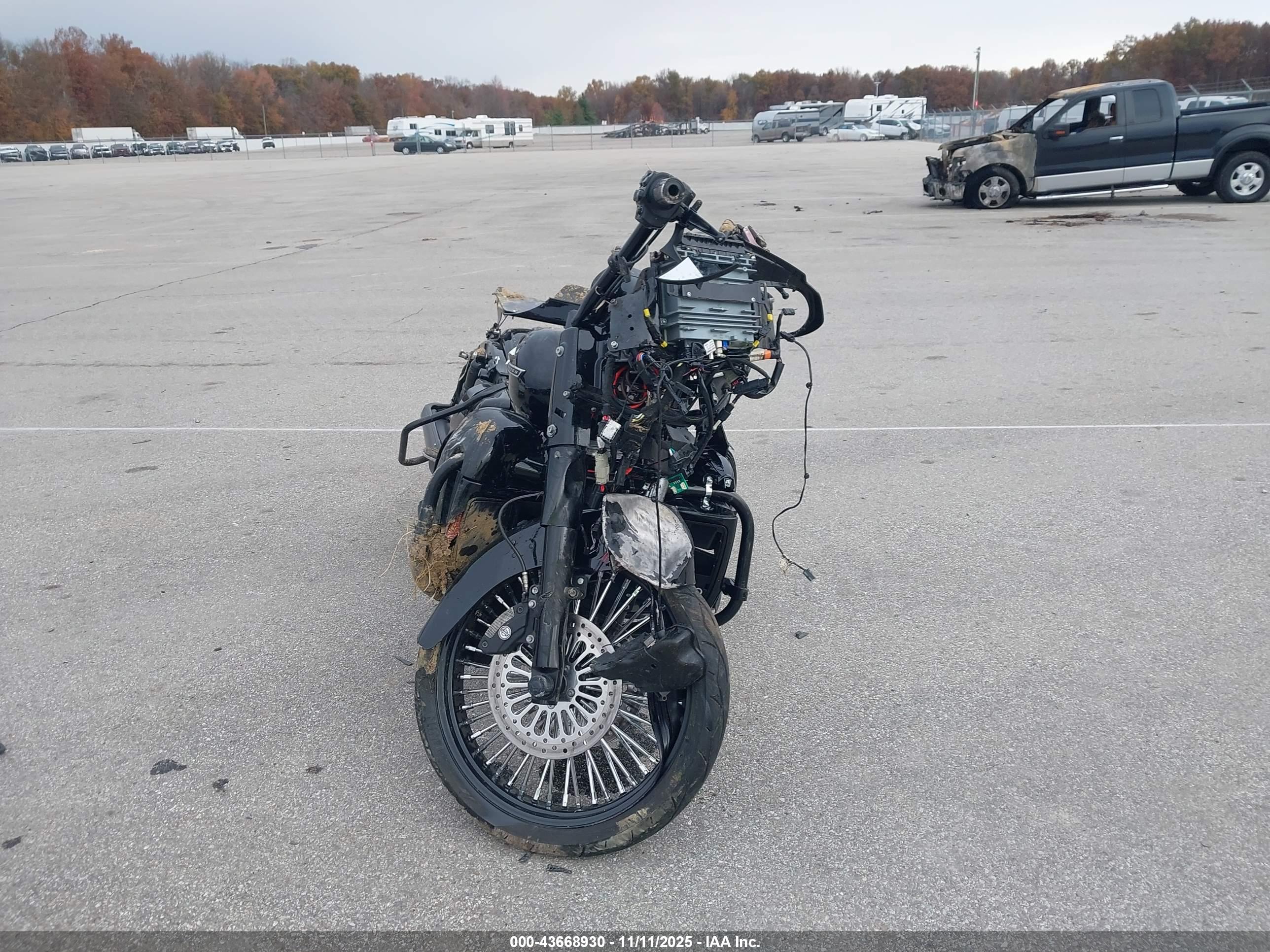 HARLEY-DAVIDSON FLTRXS image 5