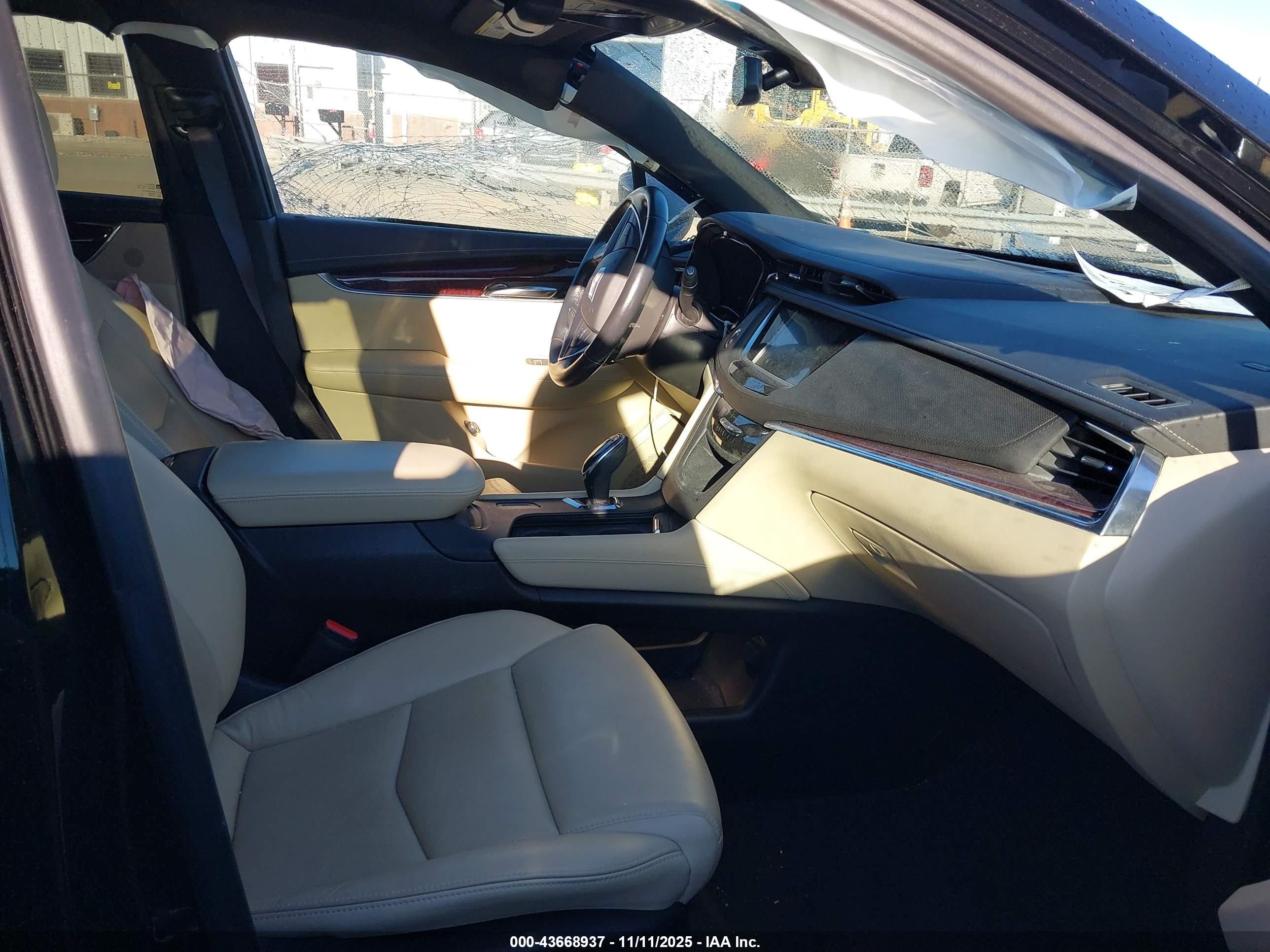 CADILLAC XT5 image 5