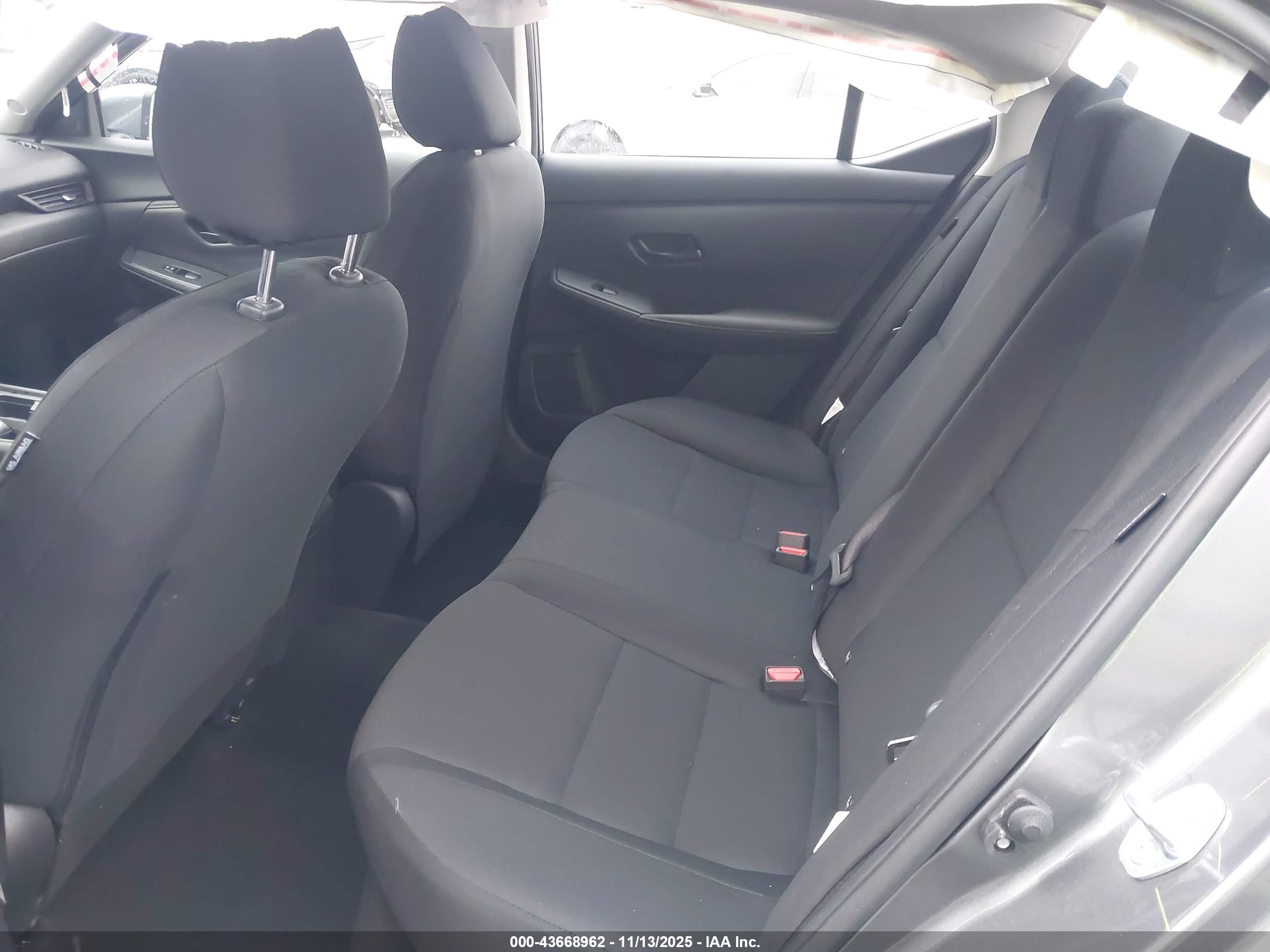 NISSAN SENTRA image 8