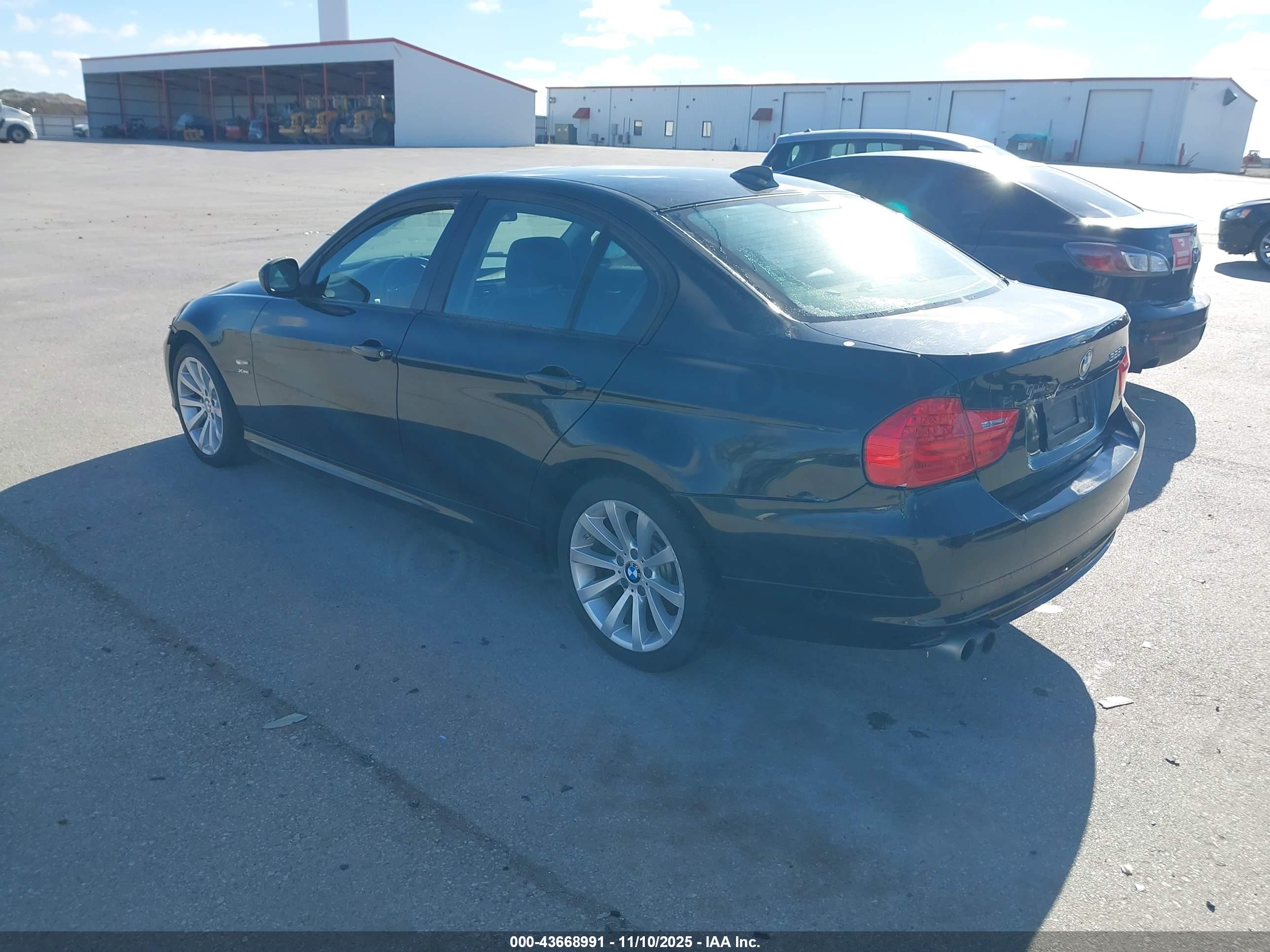 BMW 328I image 3