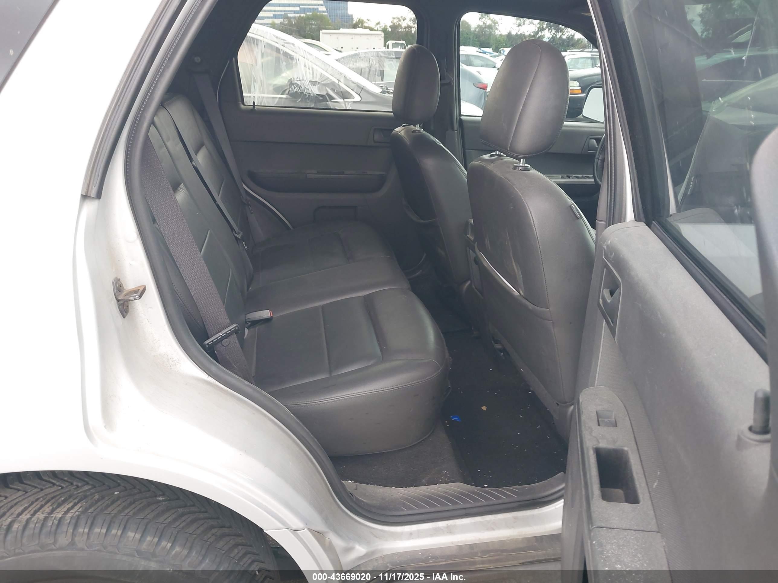 FORD ESCAPE image 8