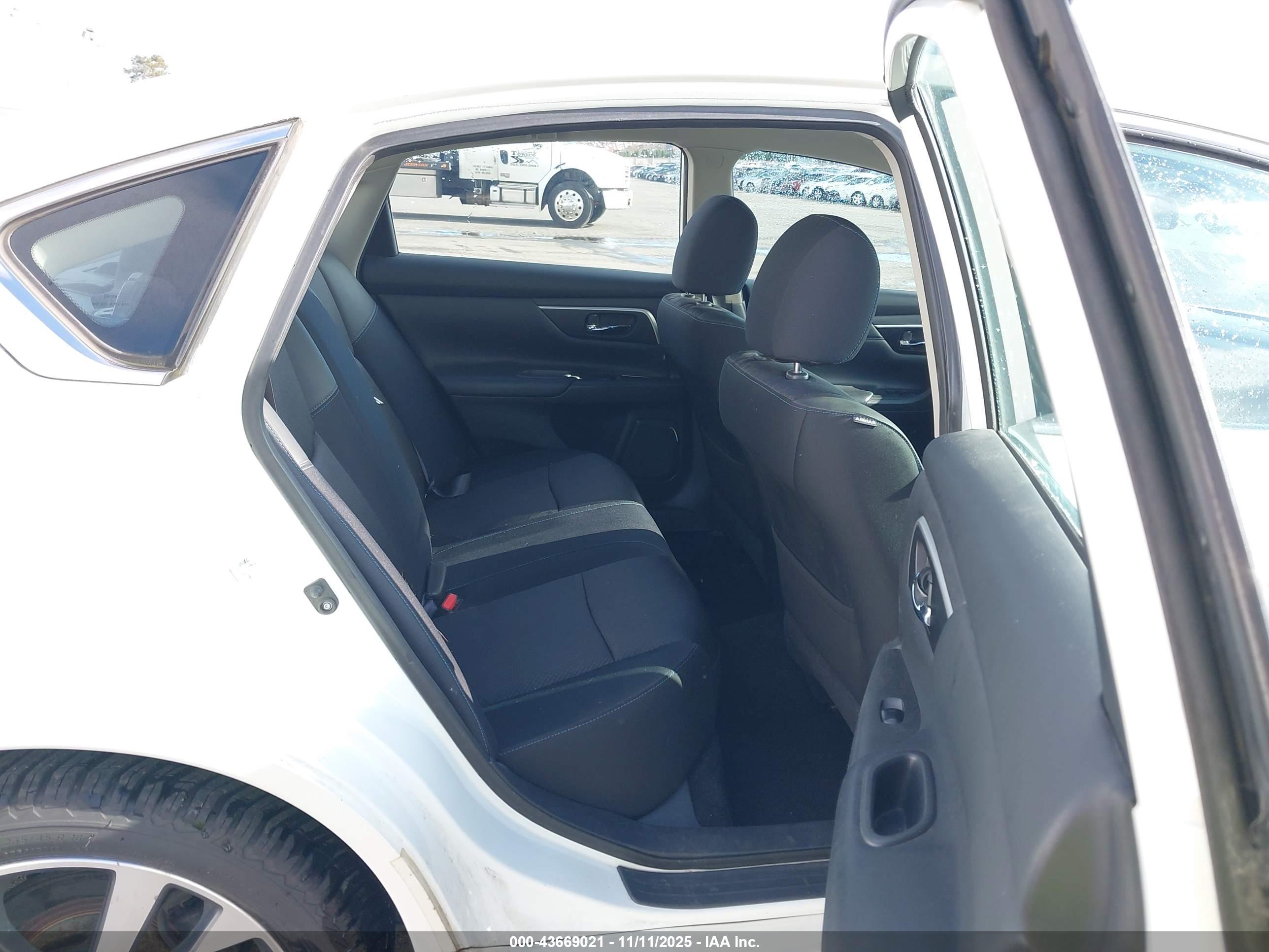 NISSAN ALTIMA image 8