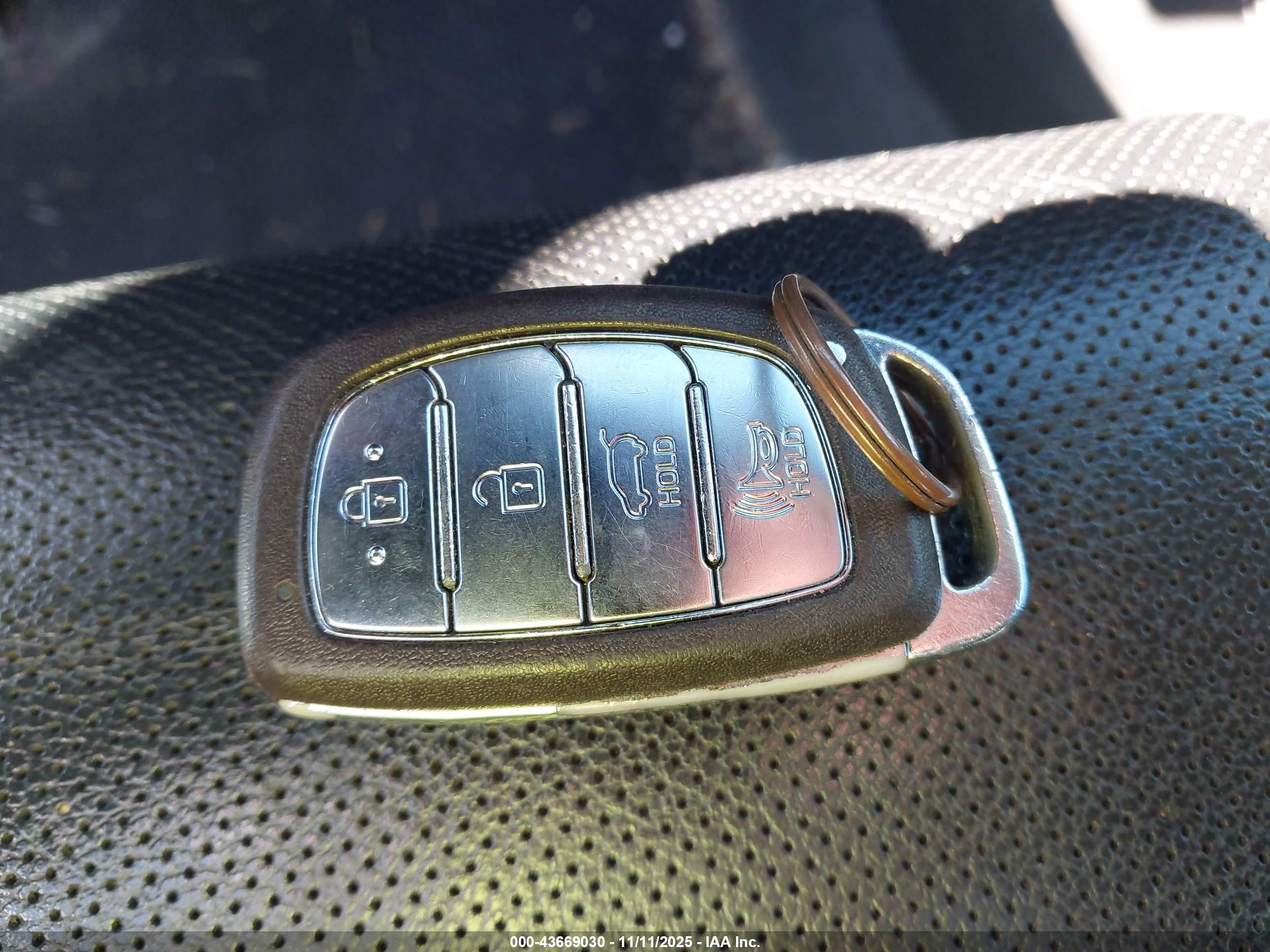 HYUNDAI TUCSON image 11