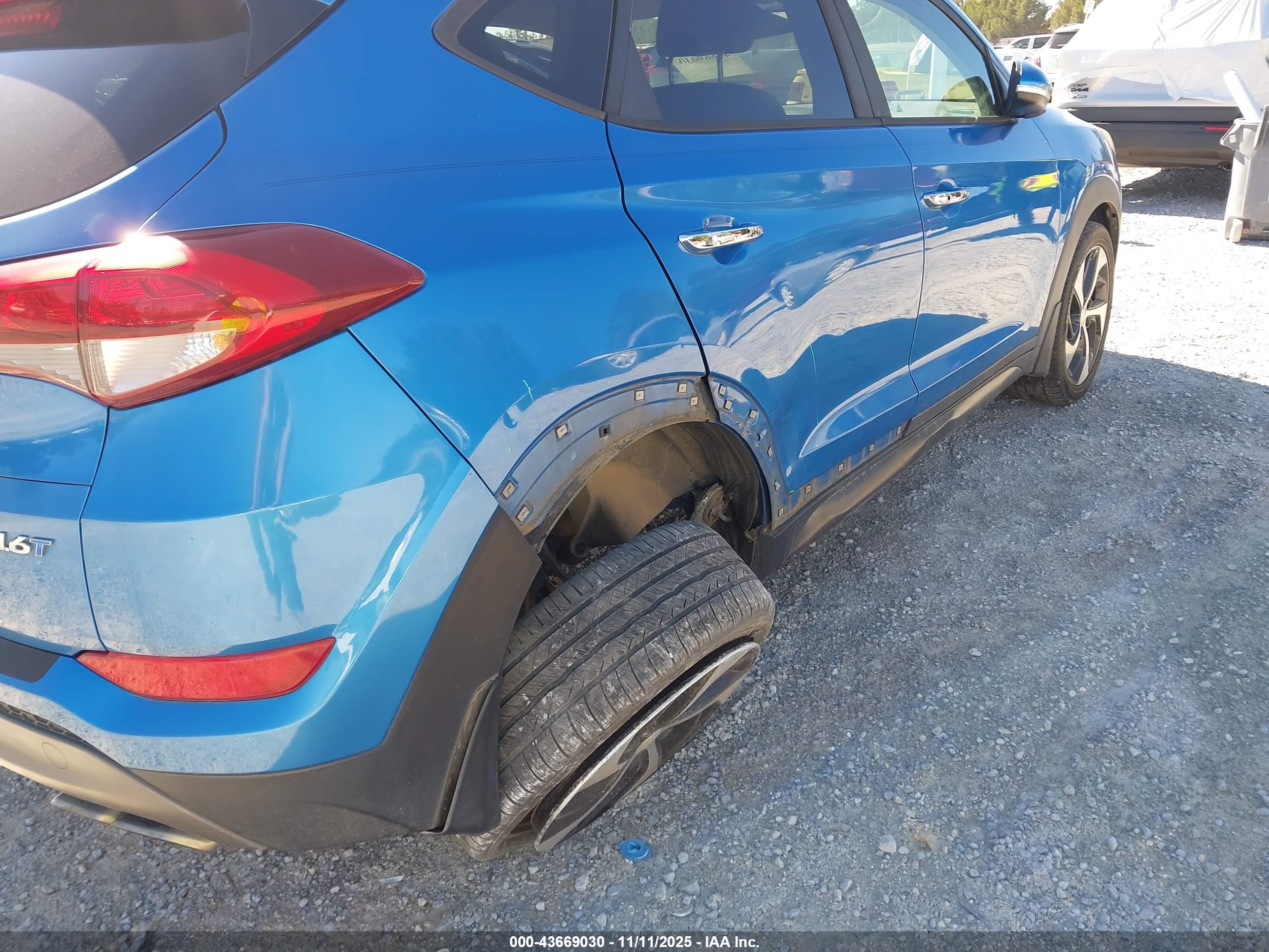 HYUNDAI TUCSON image 6