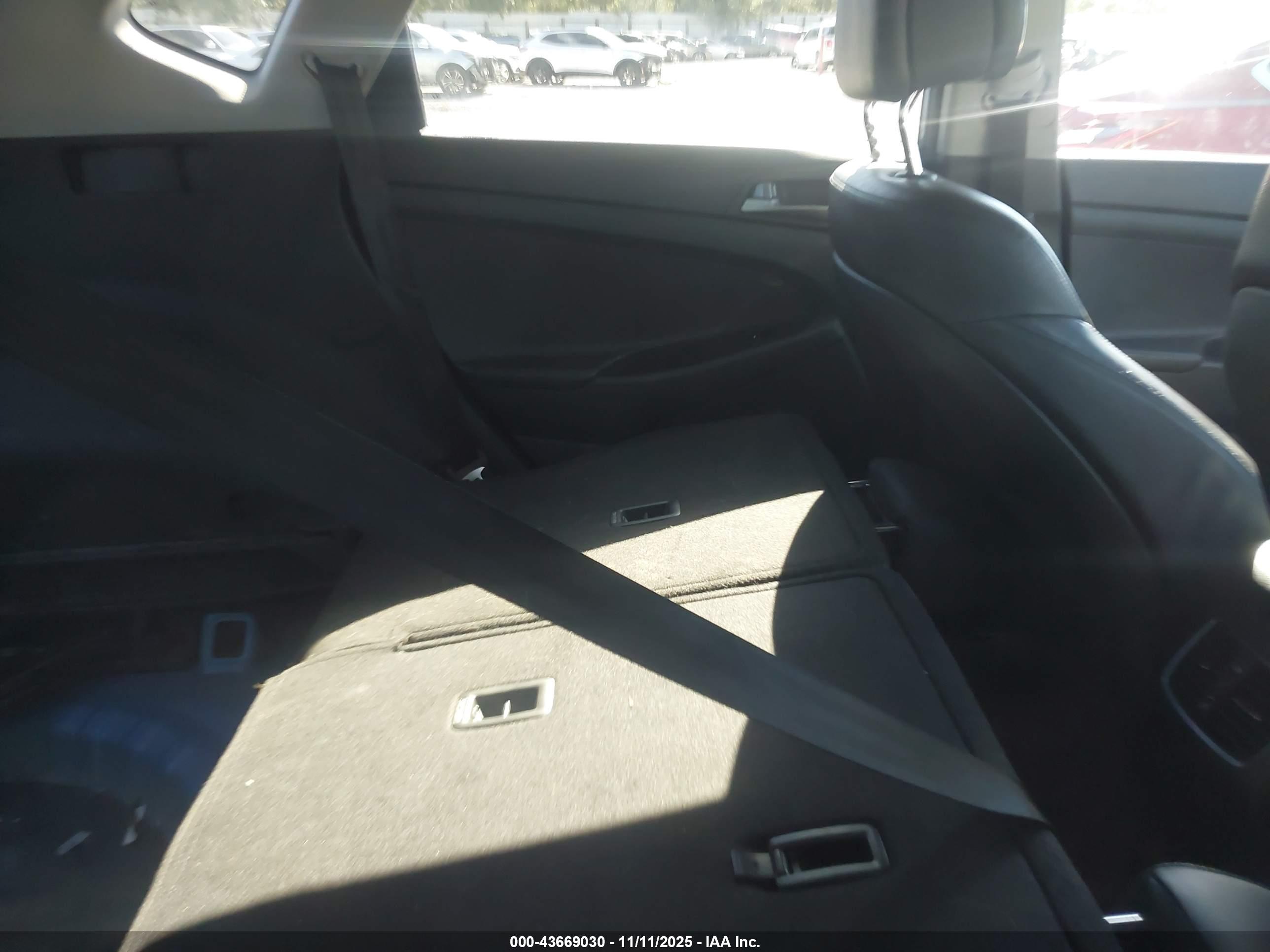 HYUNDAI TUCSON image 8