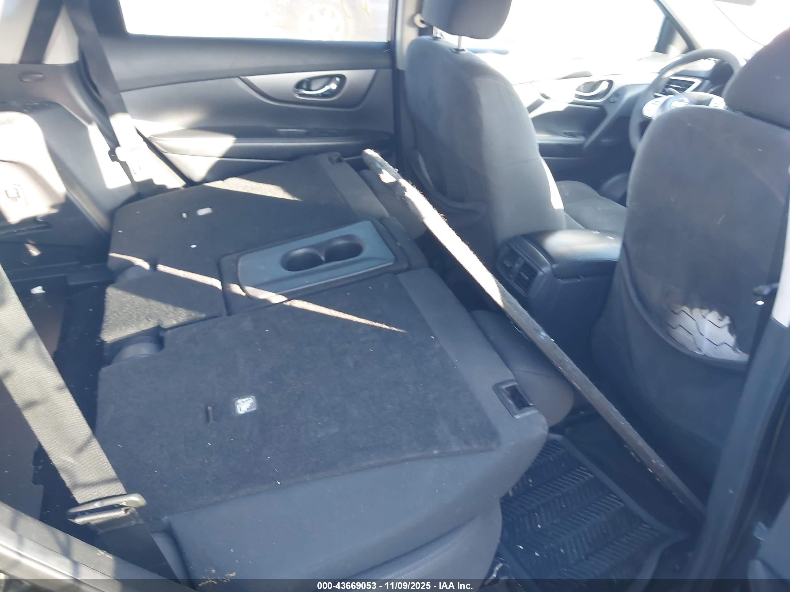 NISSAN ROGUE image 8