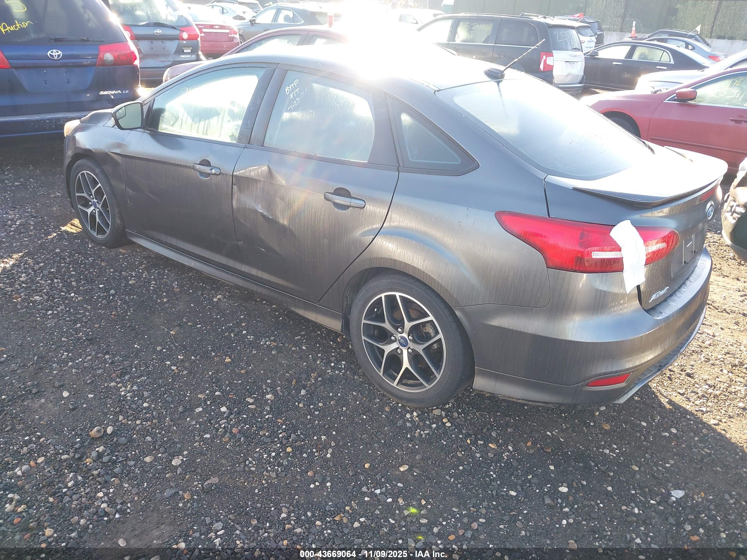 FORD FOCUS image 3