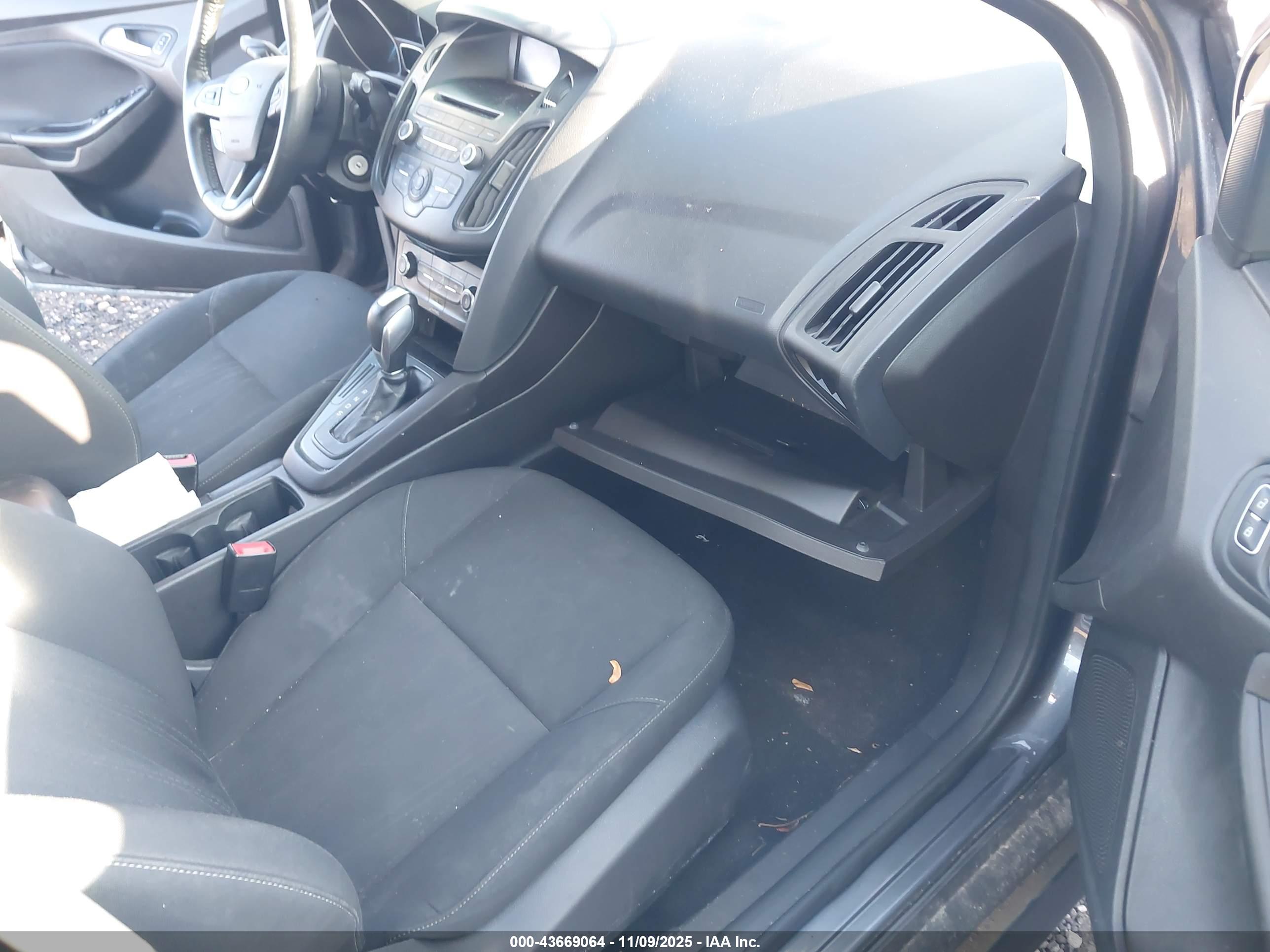 FORD FOCUS image 5