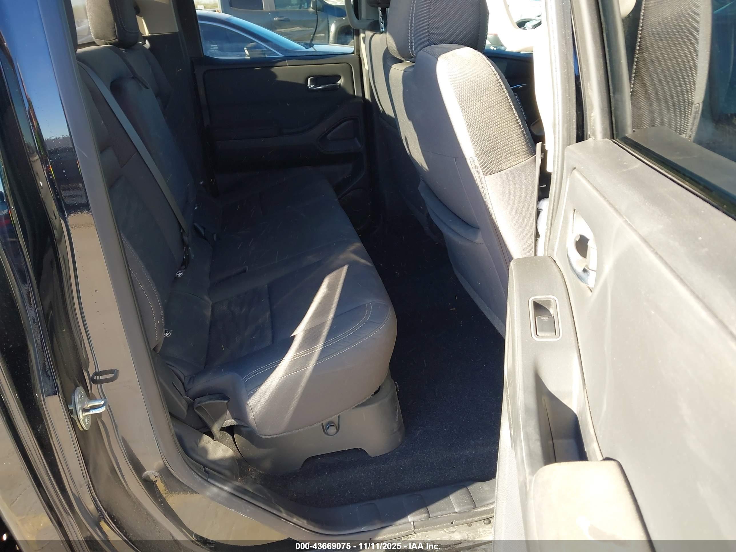 NISSAN FRONTIER image 8