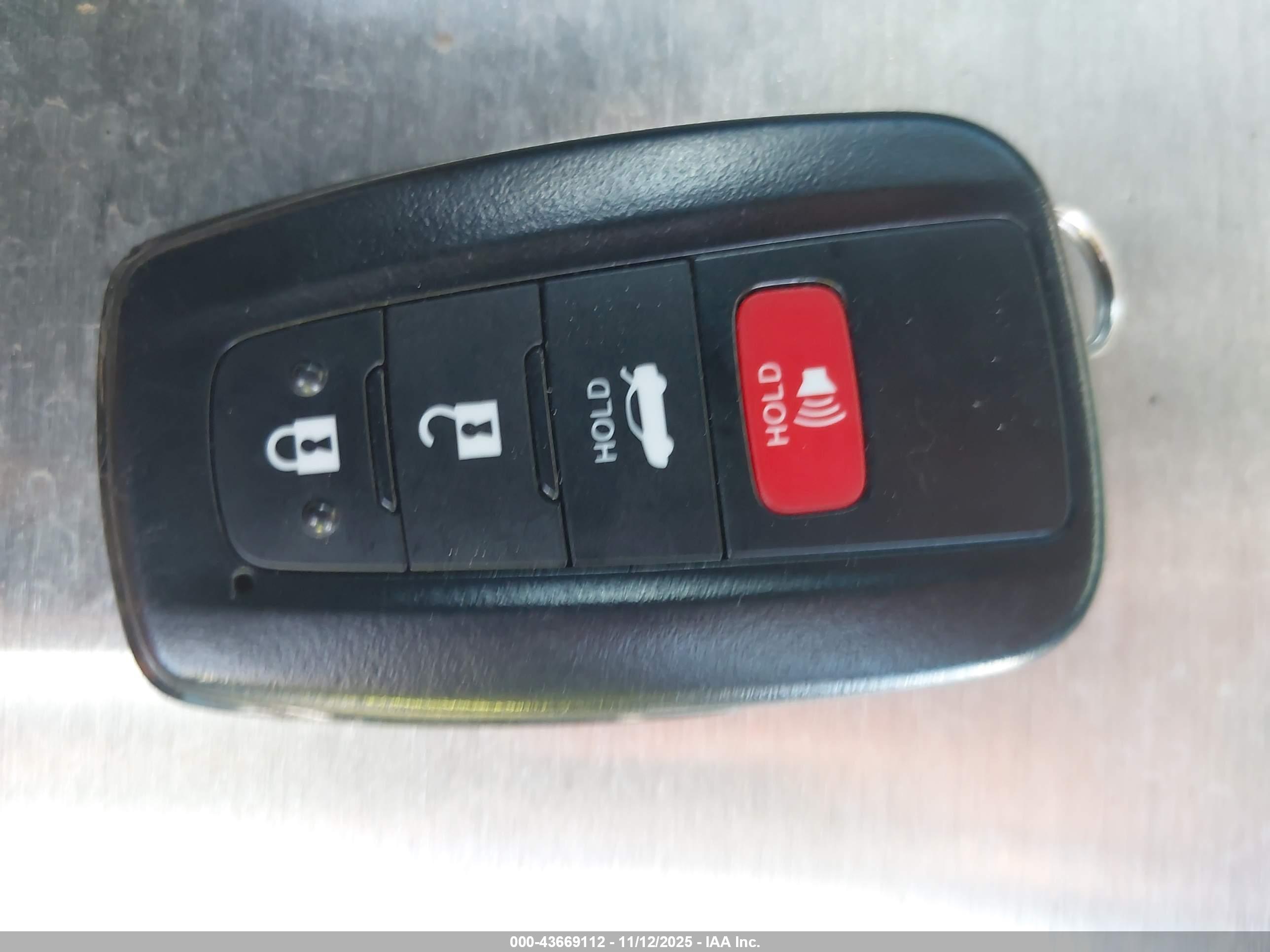 TOYOTA CAMRY image 11