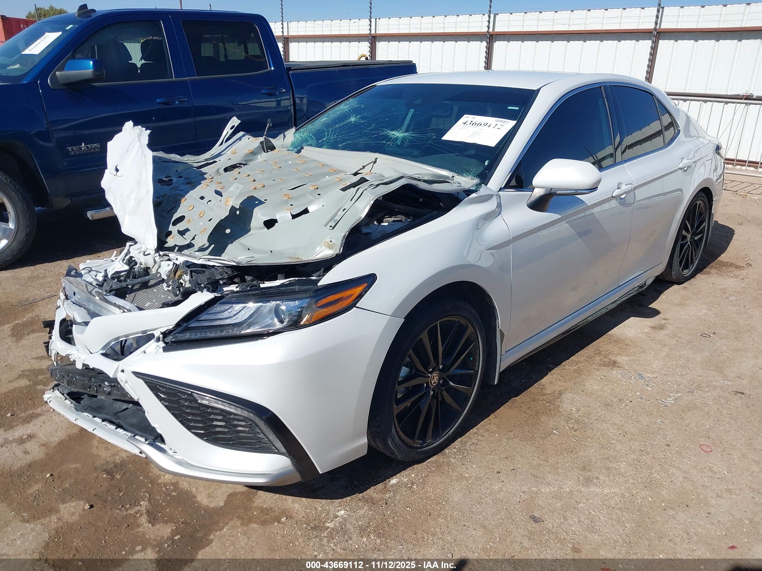 TOYOTA CAMRY image 2