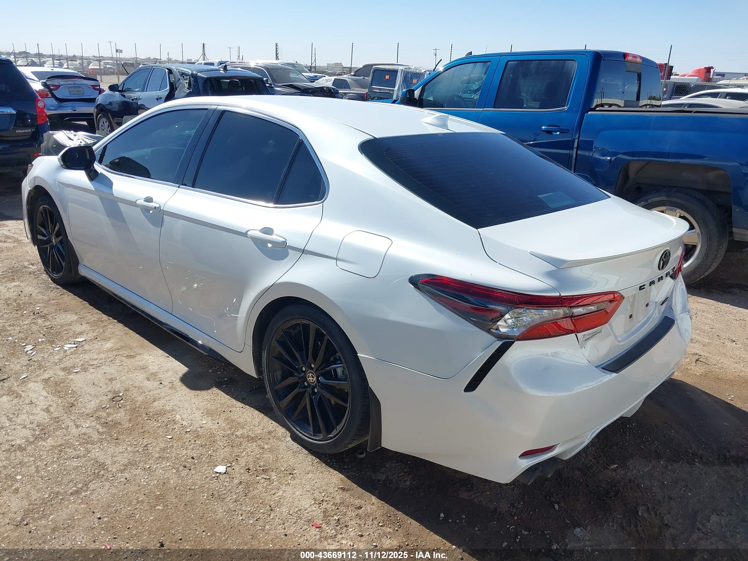 TOYOTA CAMRY image 3