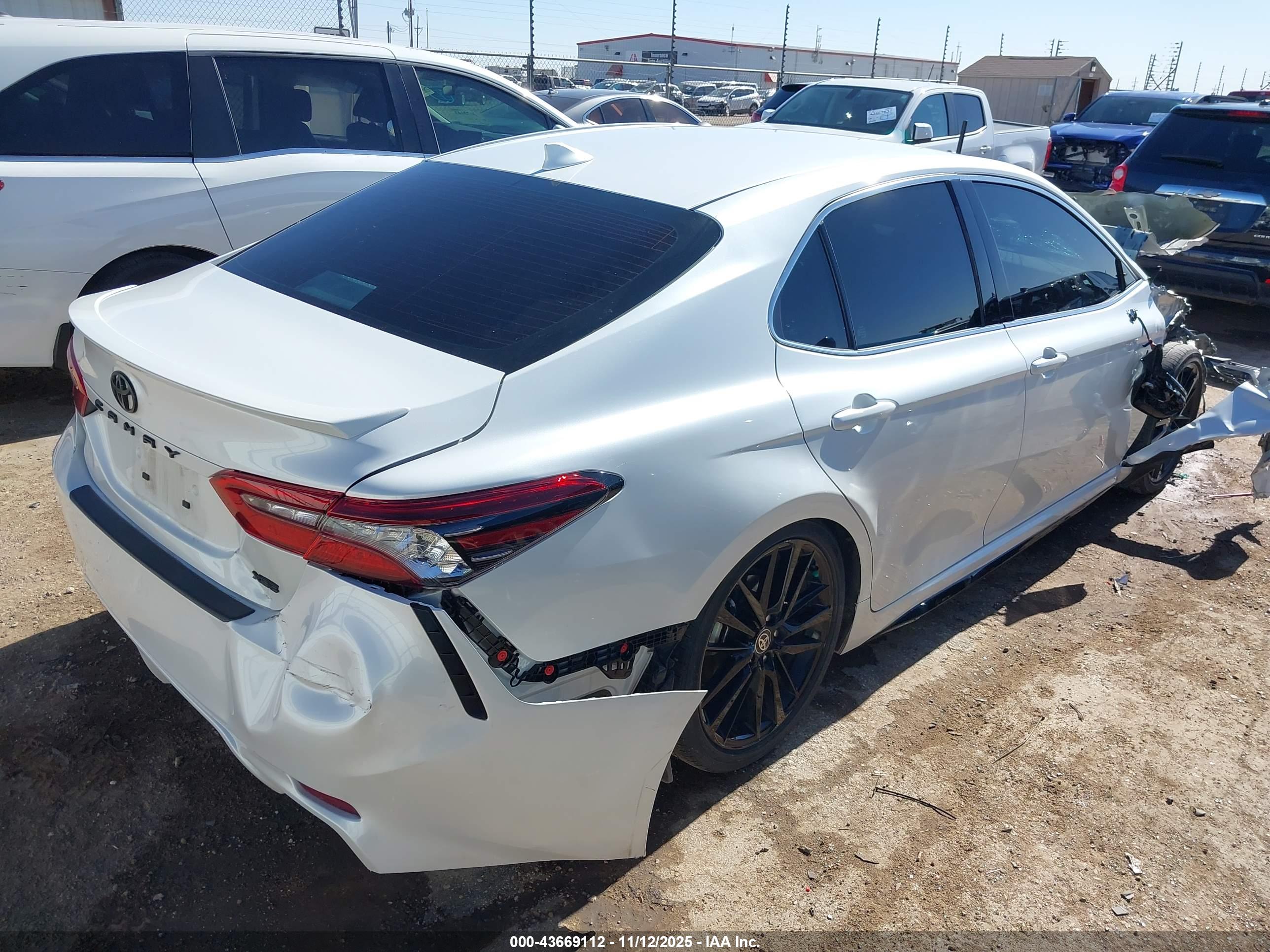 TOYOTA CAMRY image 4