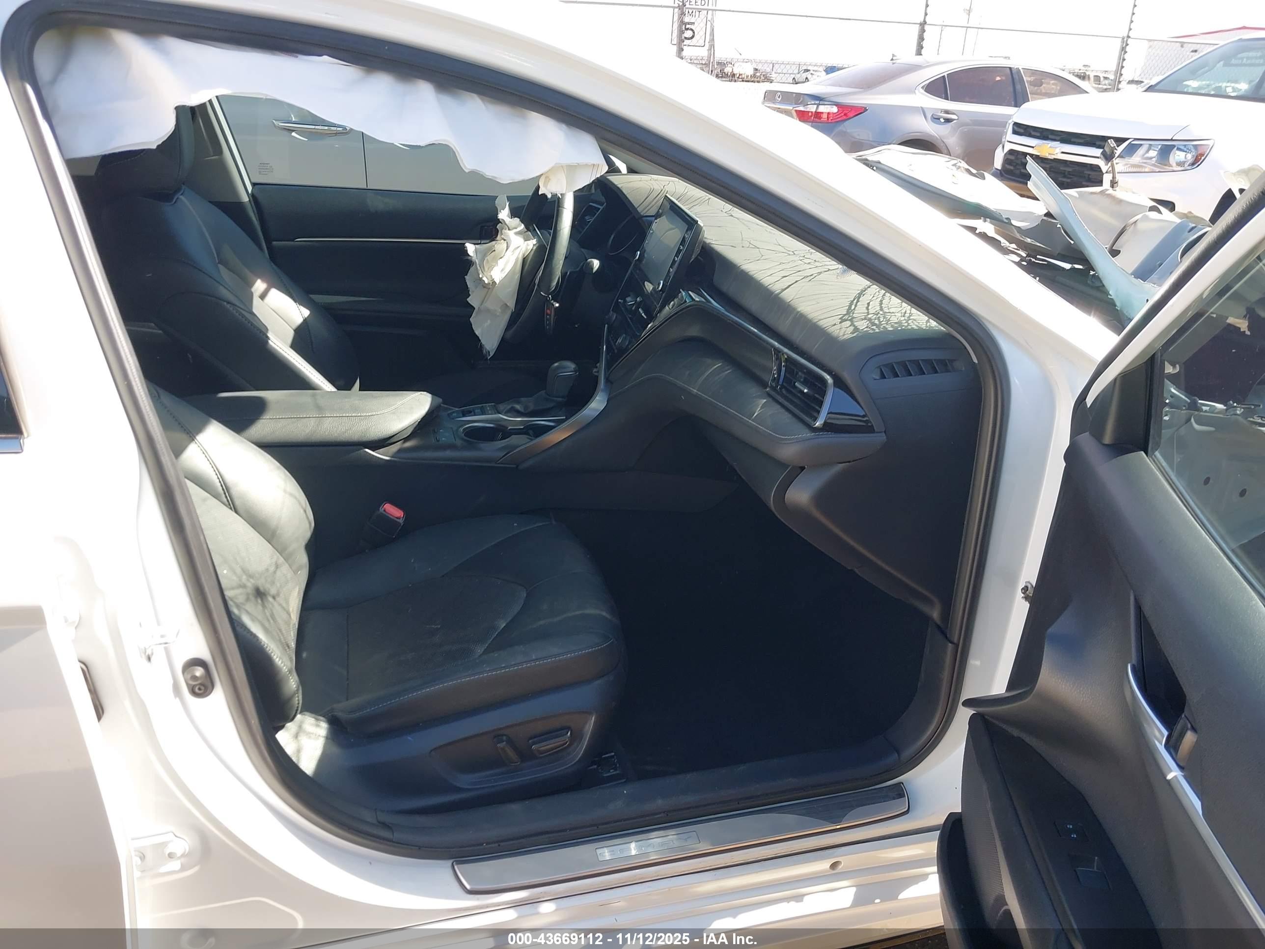 TOYOTA CAMRY image 5