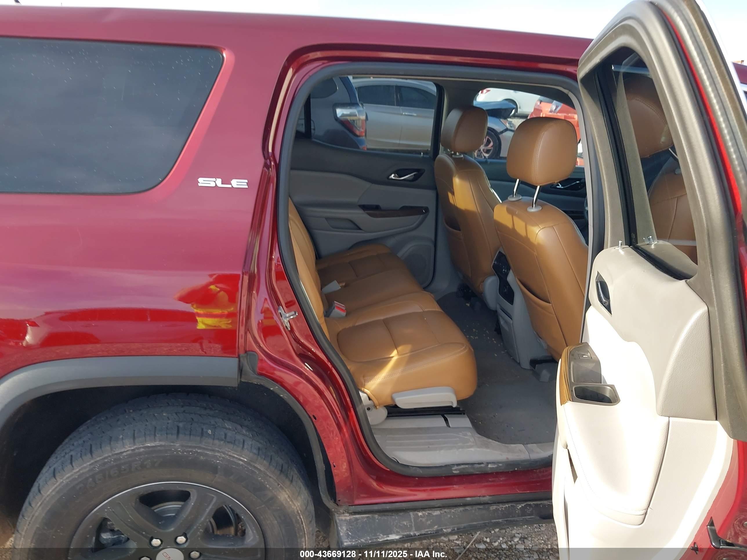 GMC ACADIA image 8