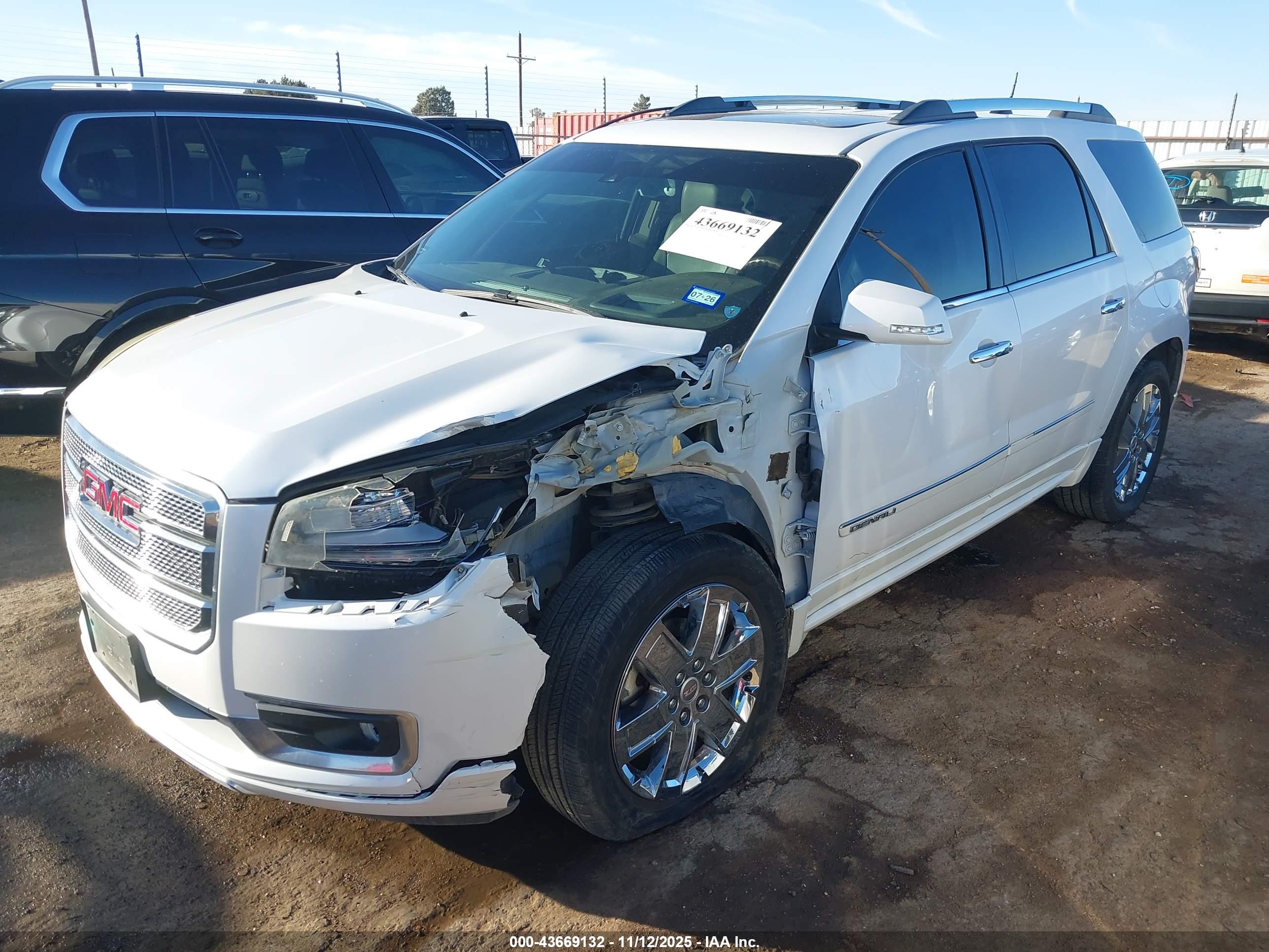 GMC ACADIA image 2