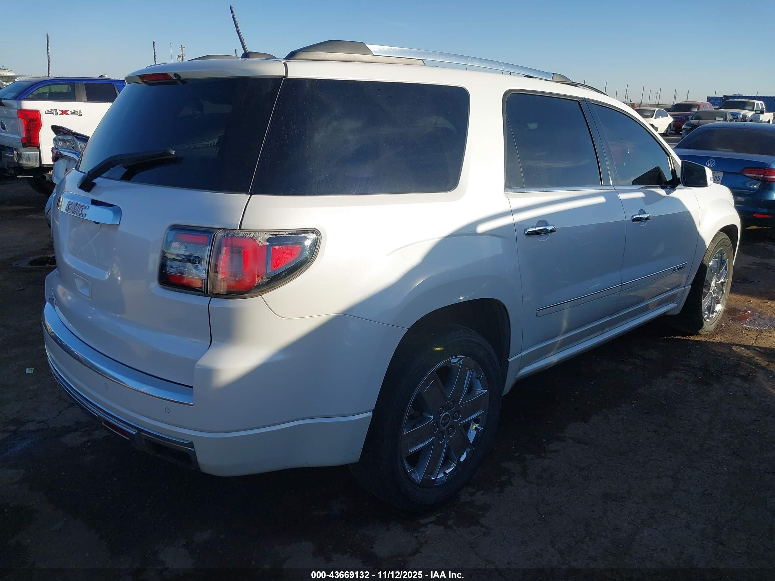 GMC ACADIA image 4