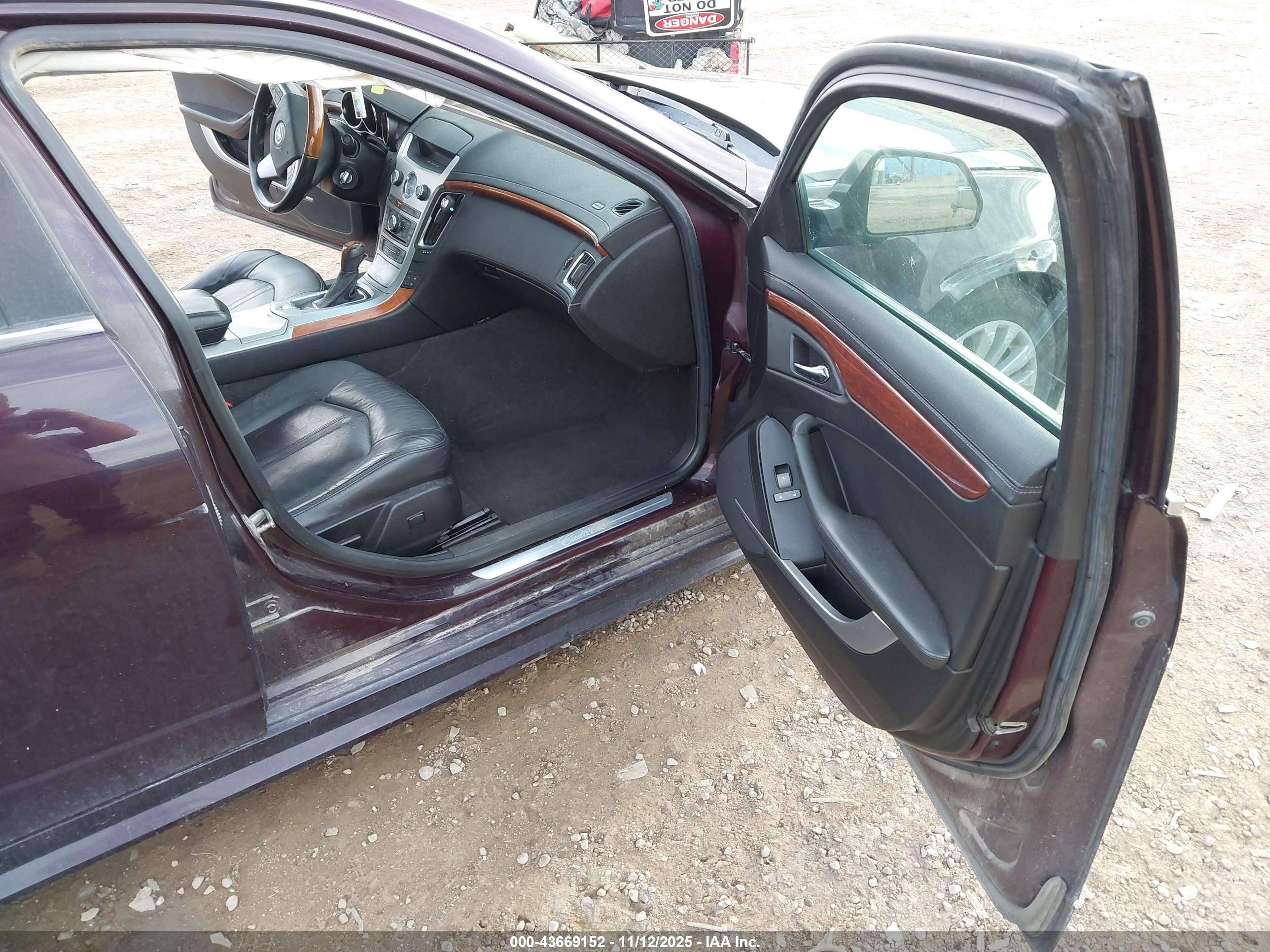 CADILLAC CTS image 5