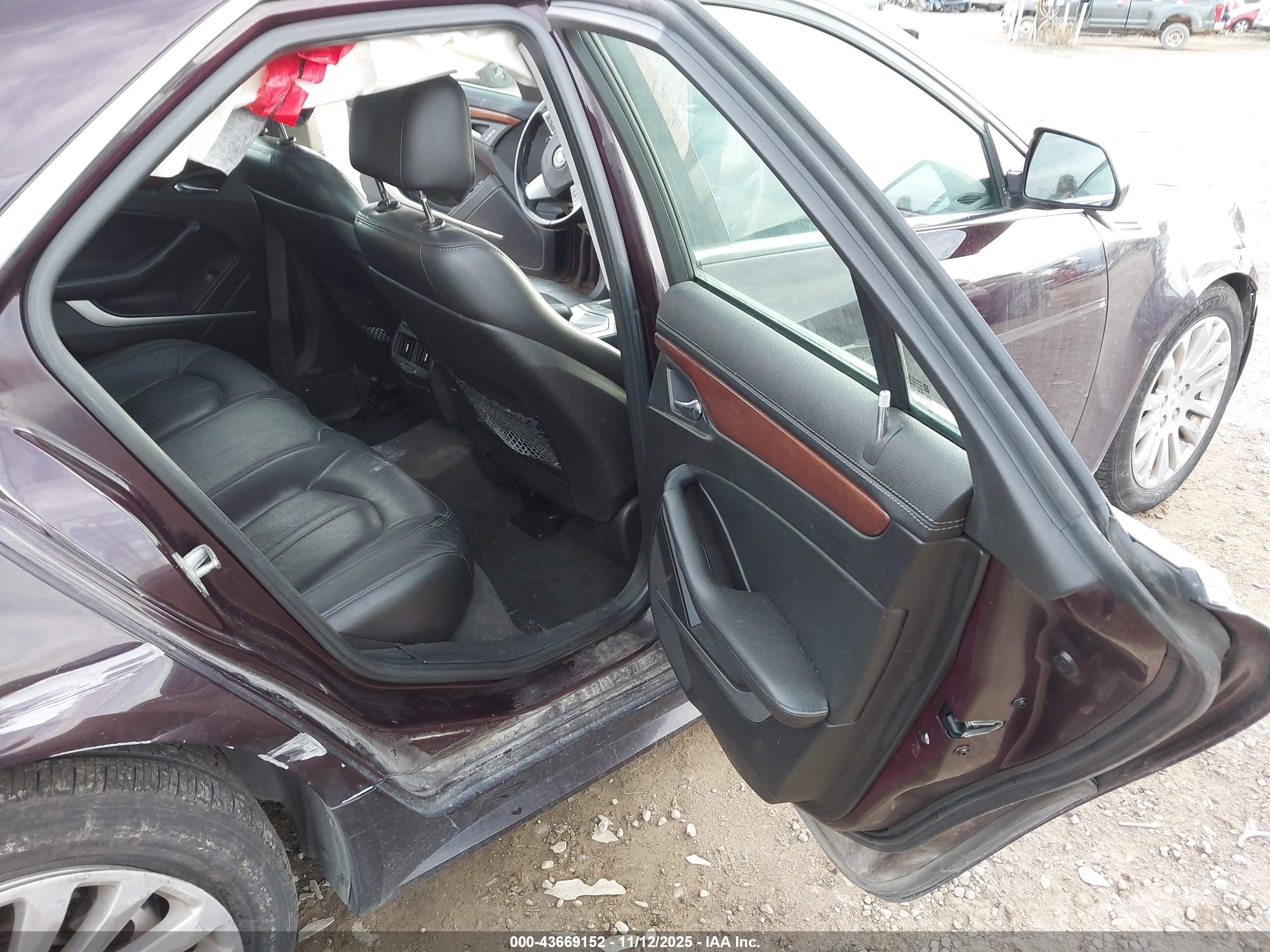 CADILLAC CTS image 8