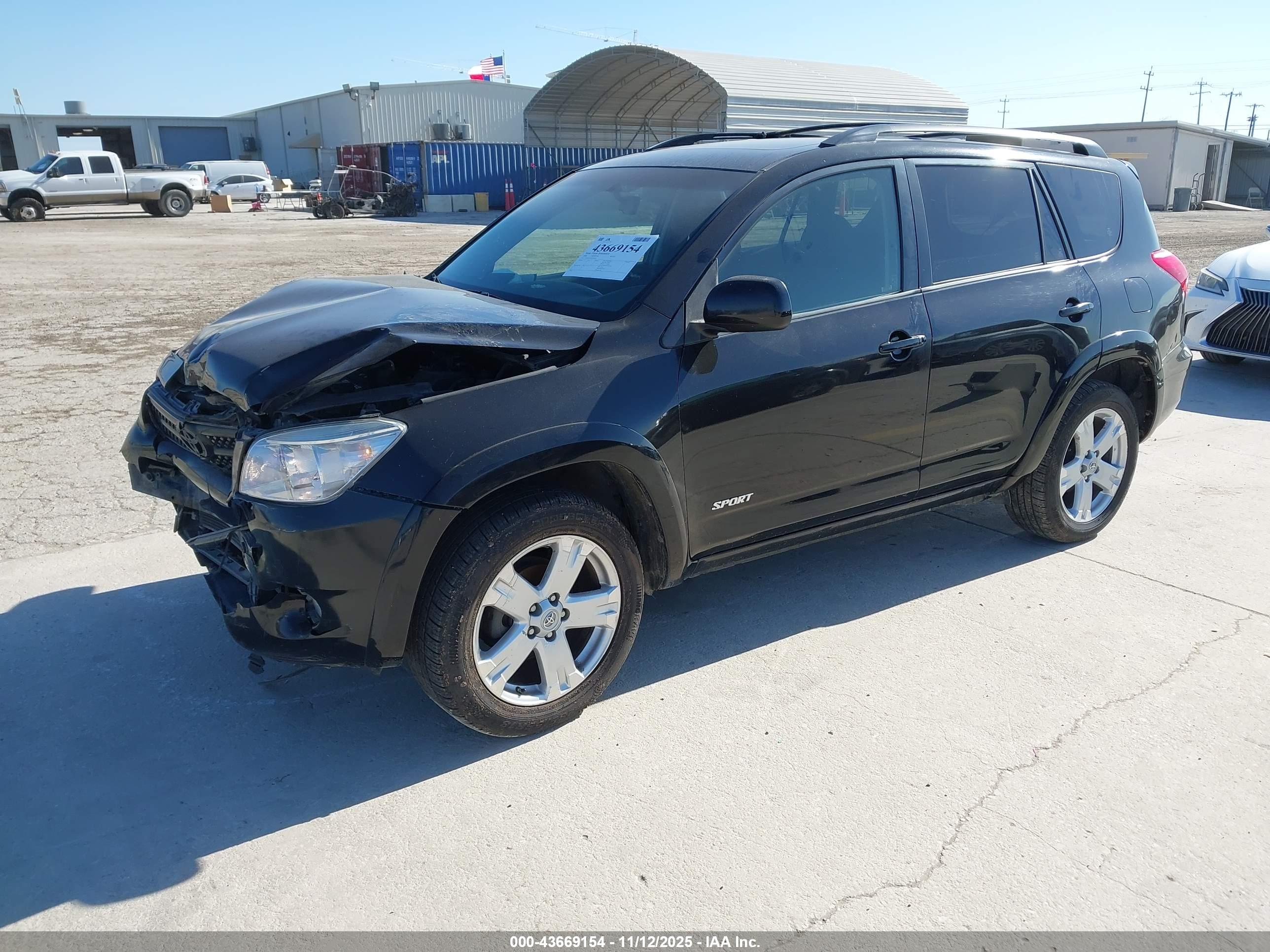 TOYOTA RAV4 image 2
