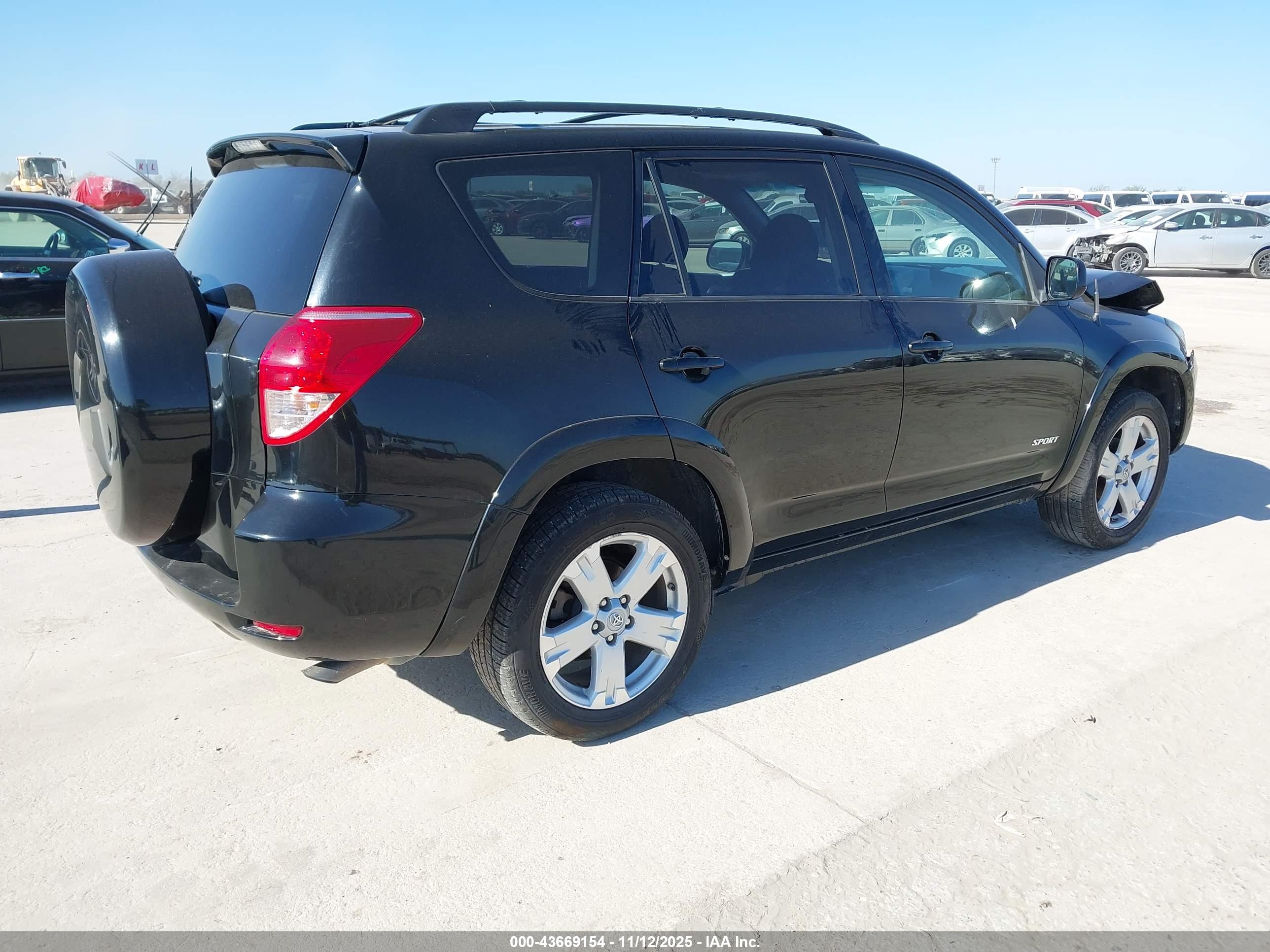 TOYOTA RAV4 image 4