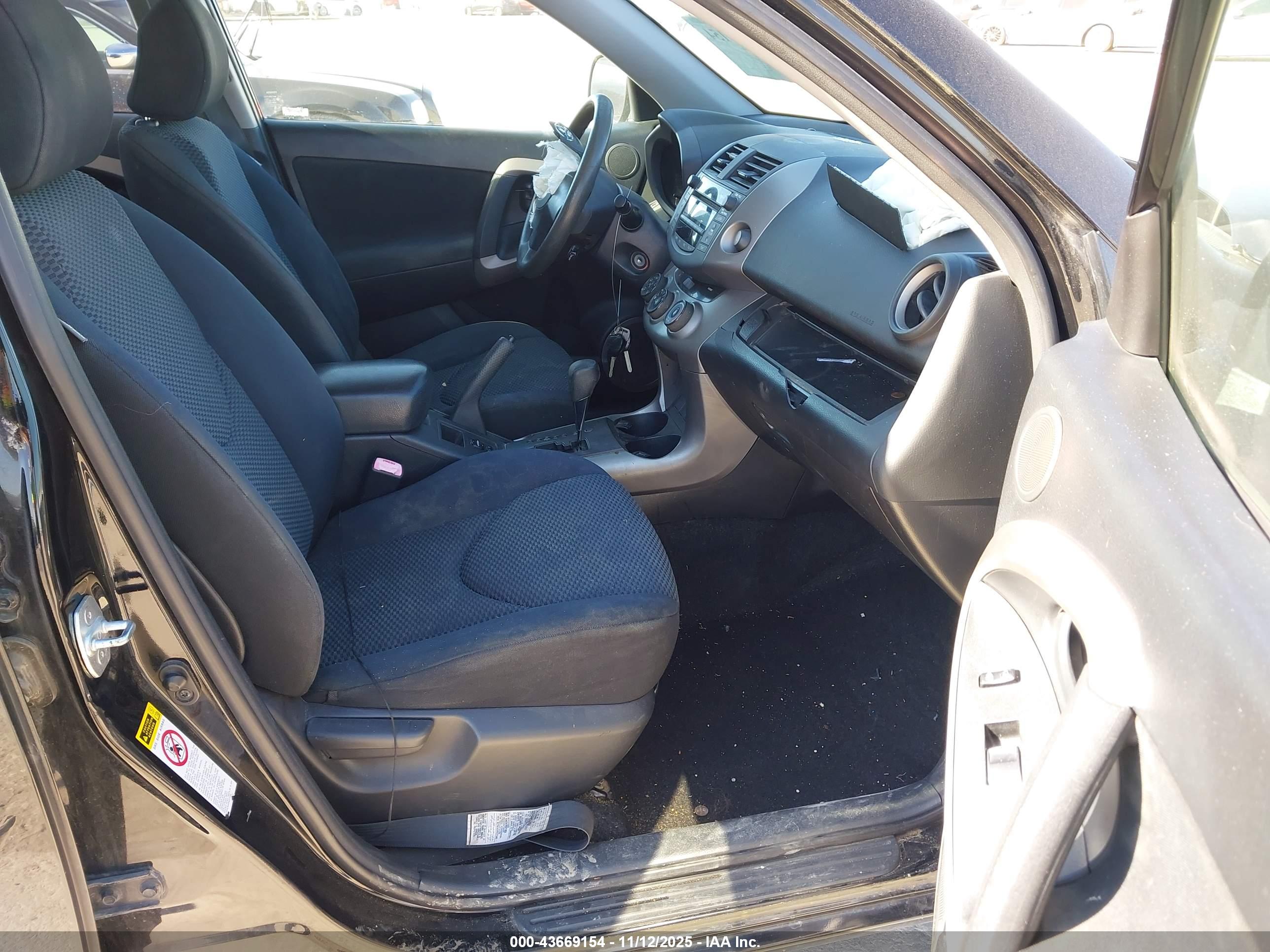TOYOTA RAV4 image 5