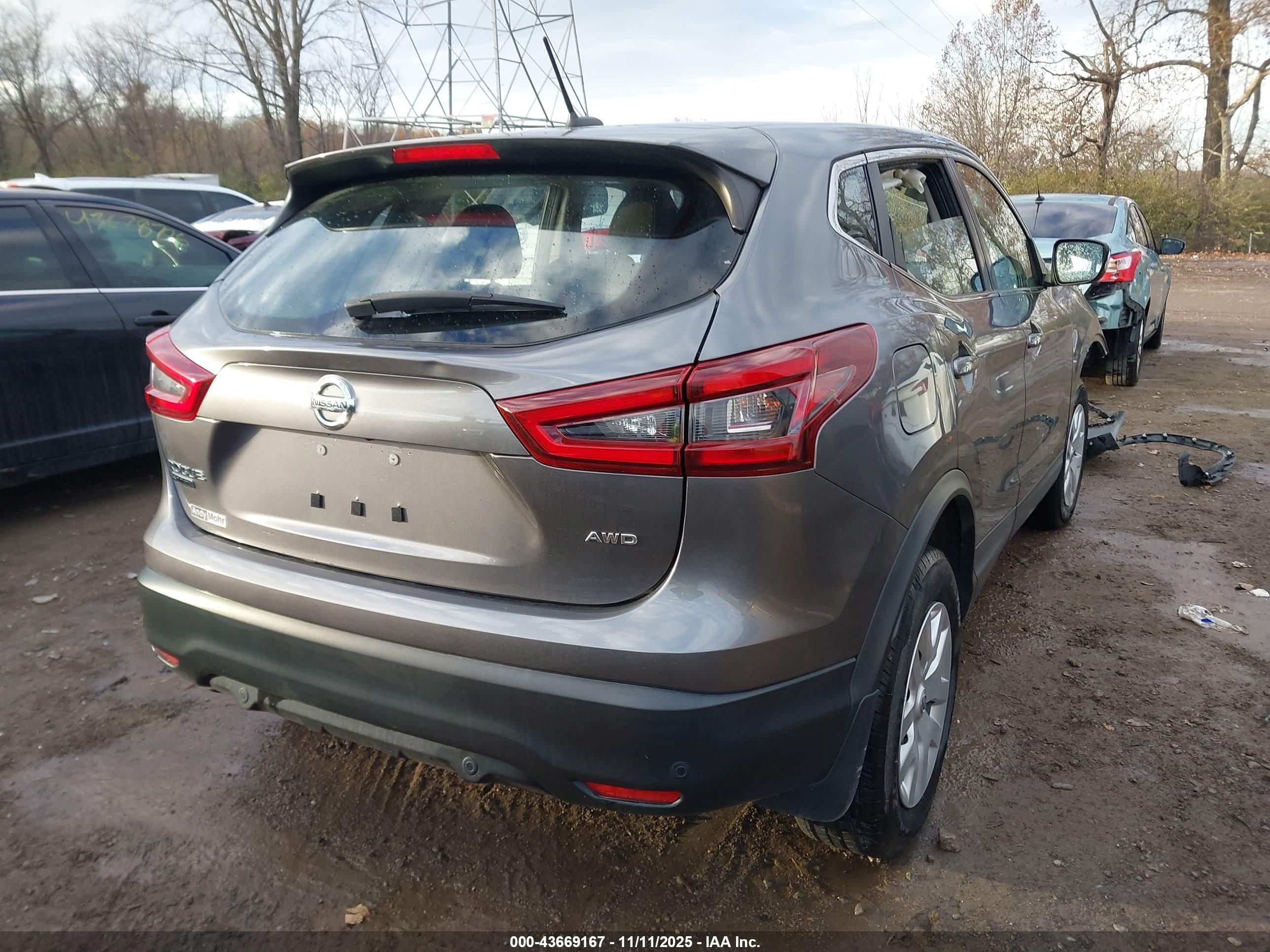 NISSAN ROGUE image 4
