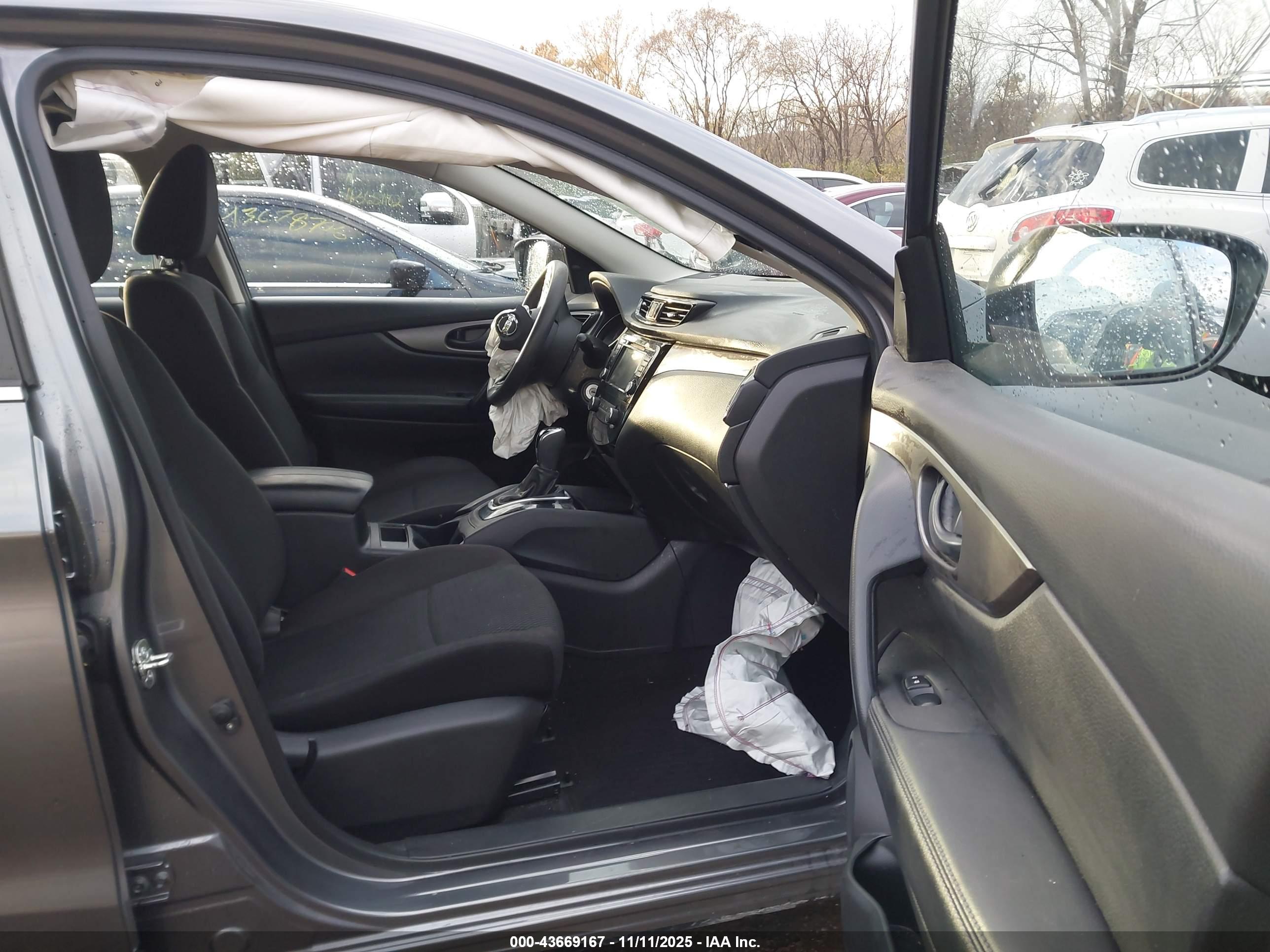NISSAN ROGUE image 5
