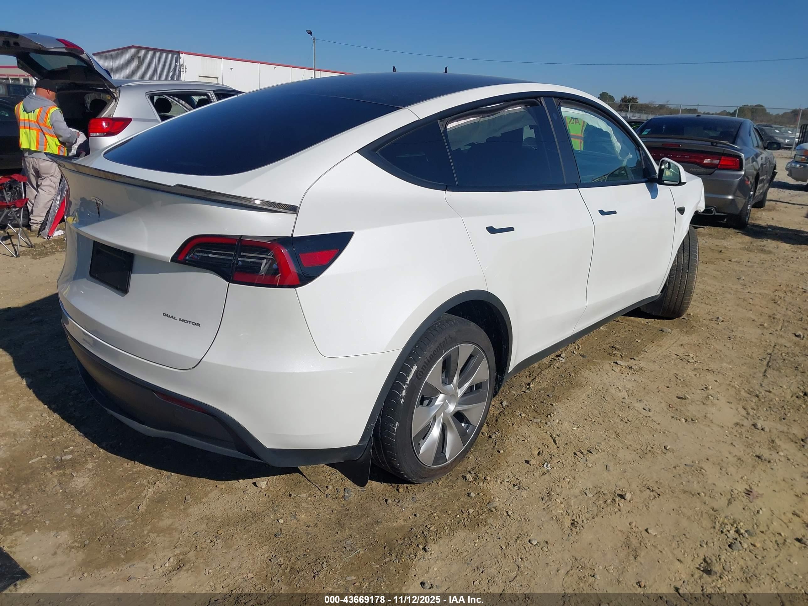 TESLA MODEL image 4