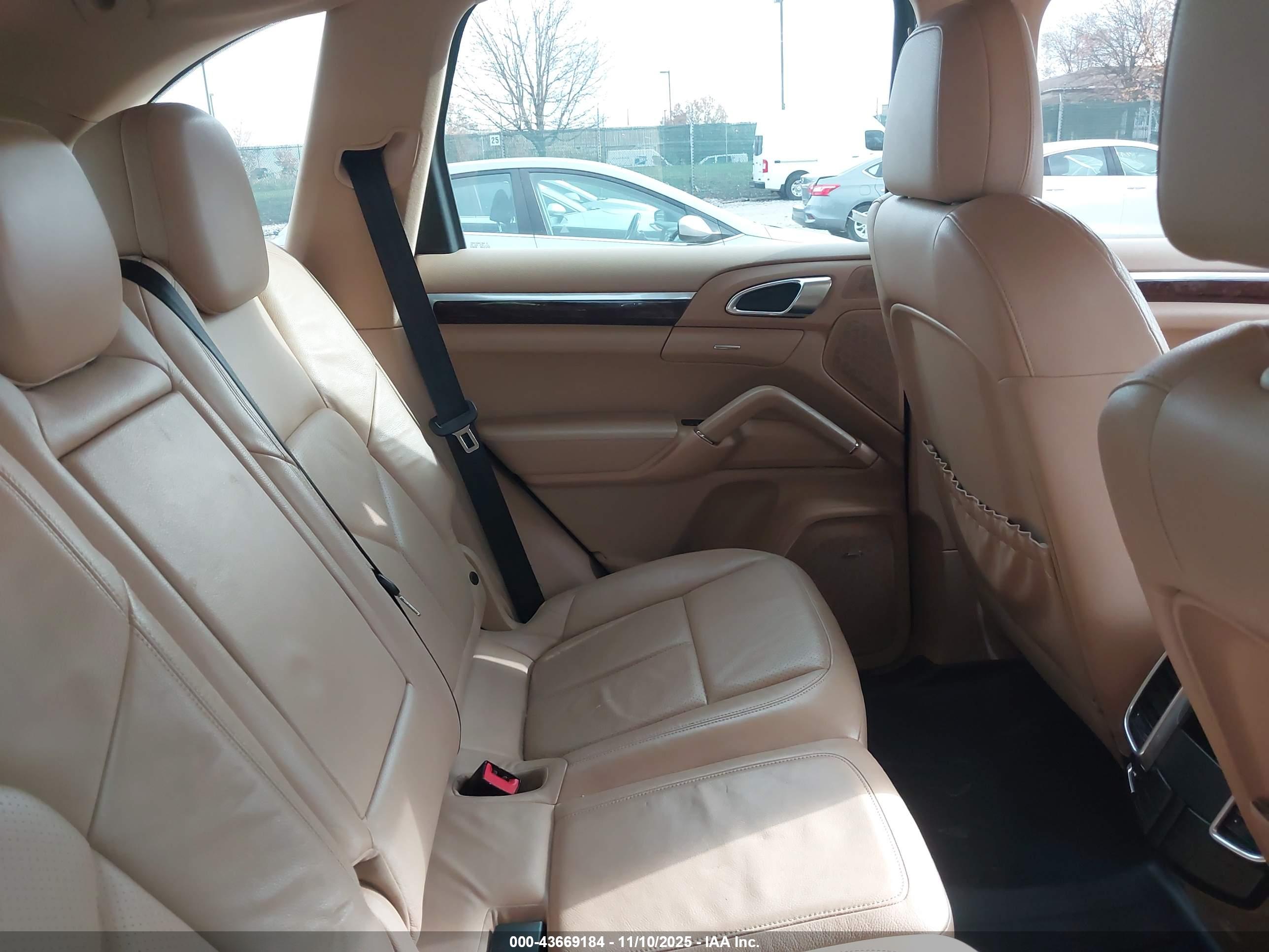 PORSCHE CAYENNE image 8