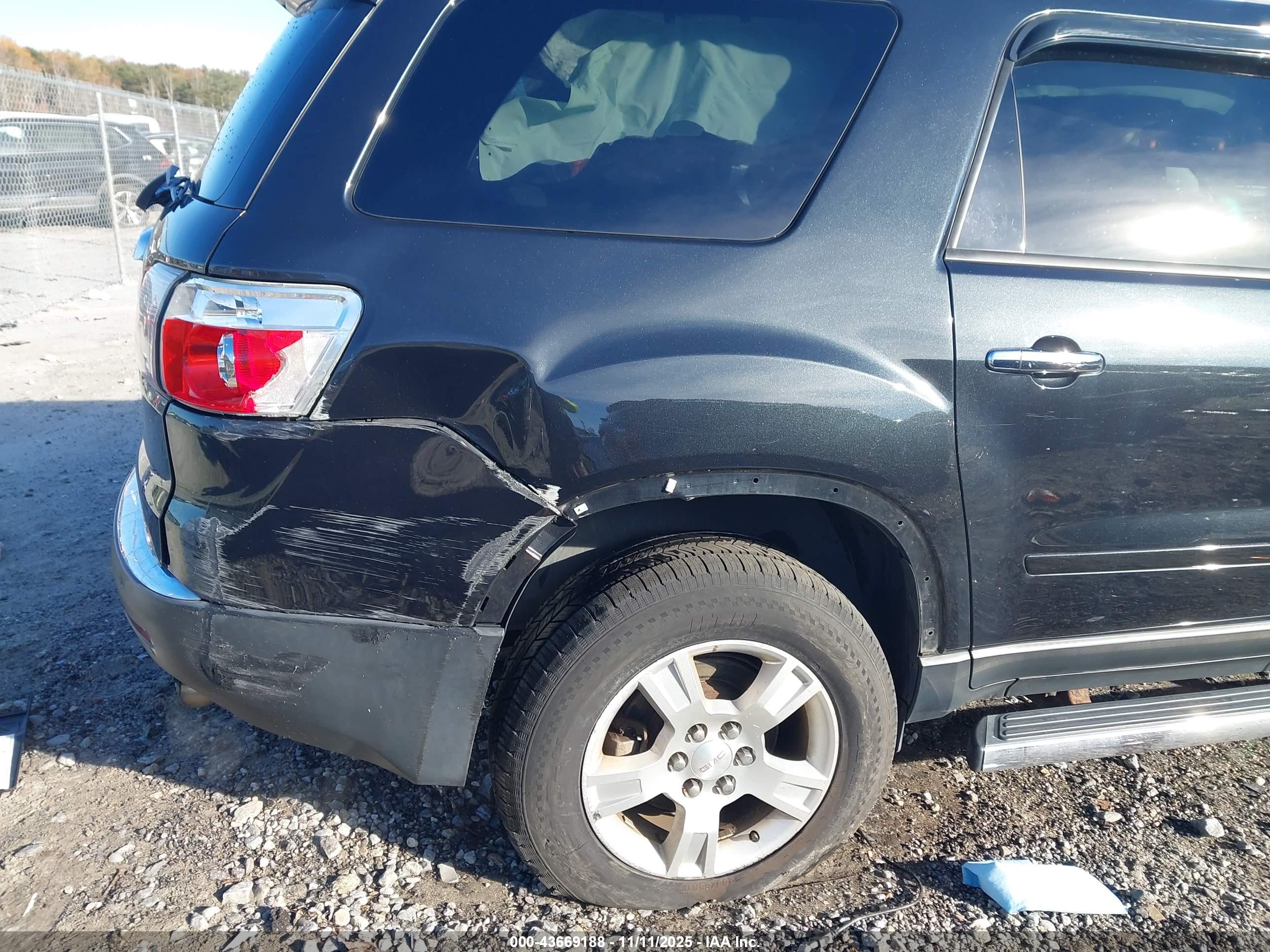 GMC ACADIA image 6