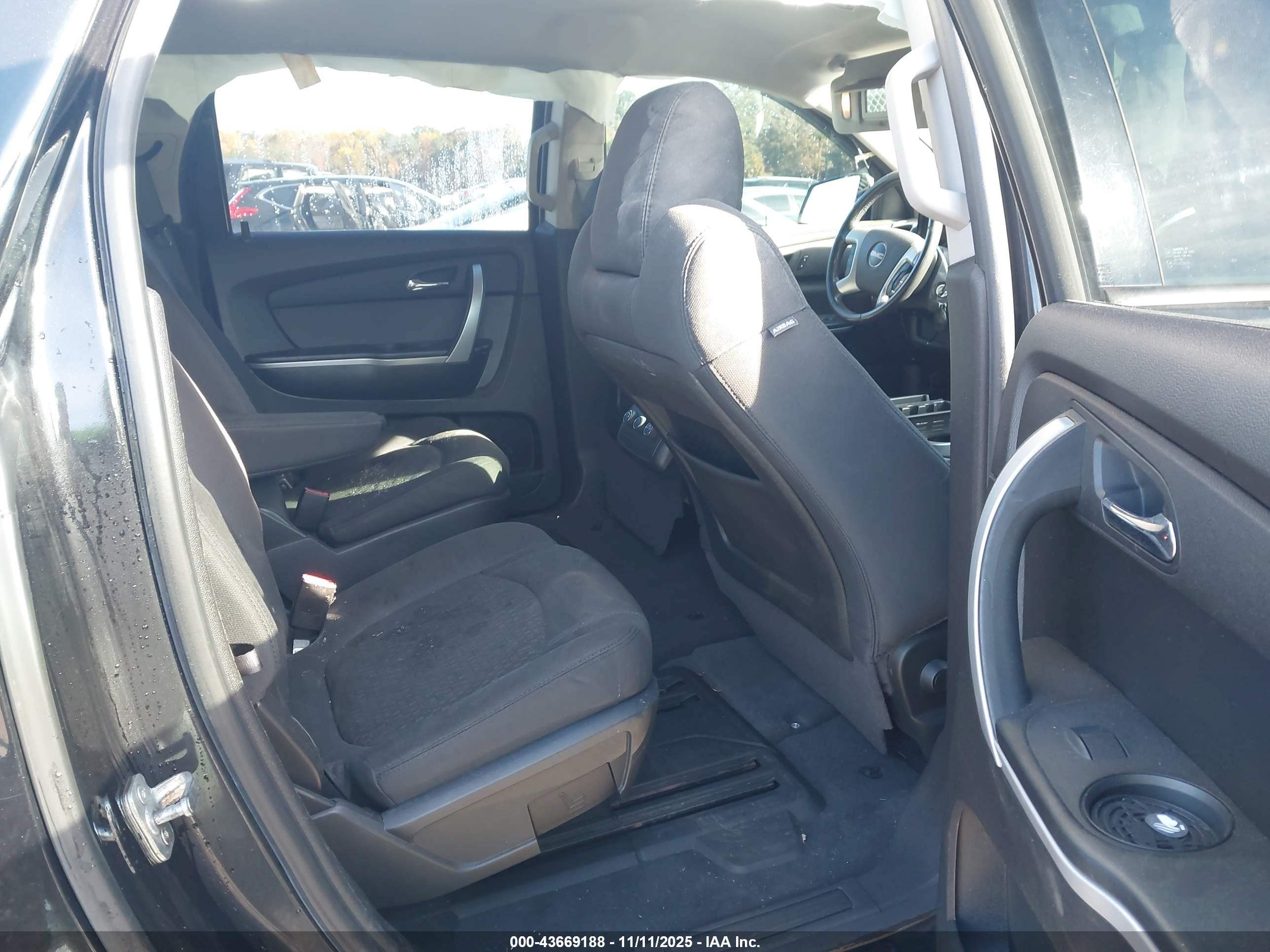 GMC ACADIA image 8