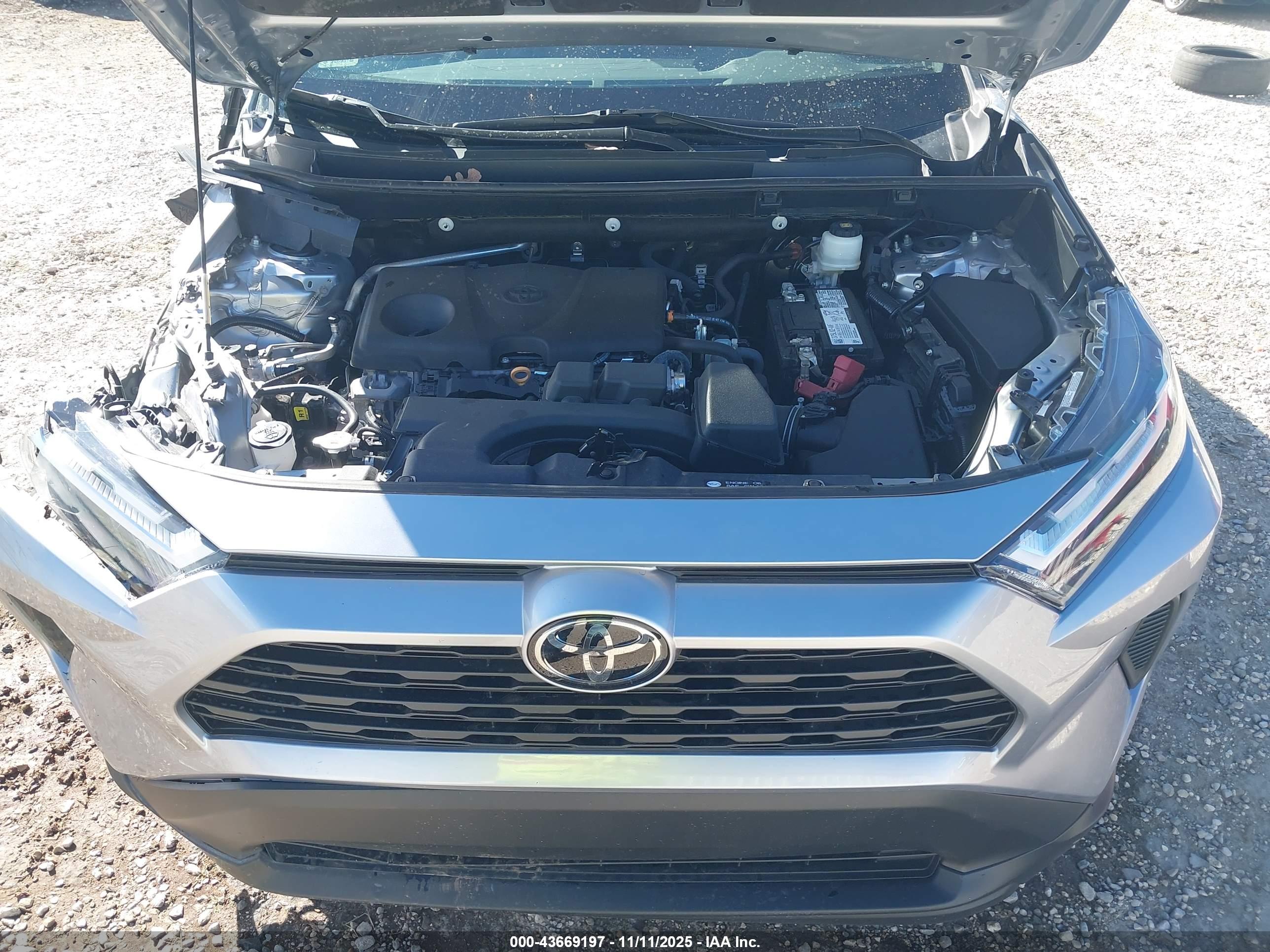 TOYOTA RAV4 image 10