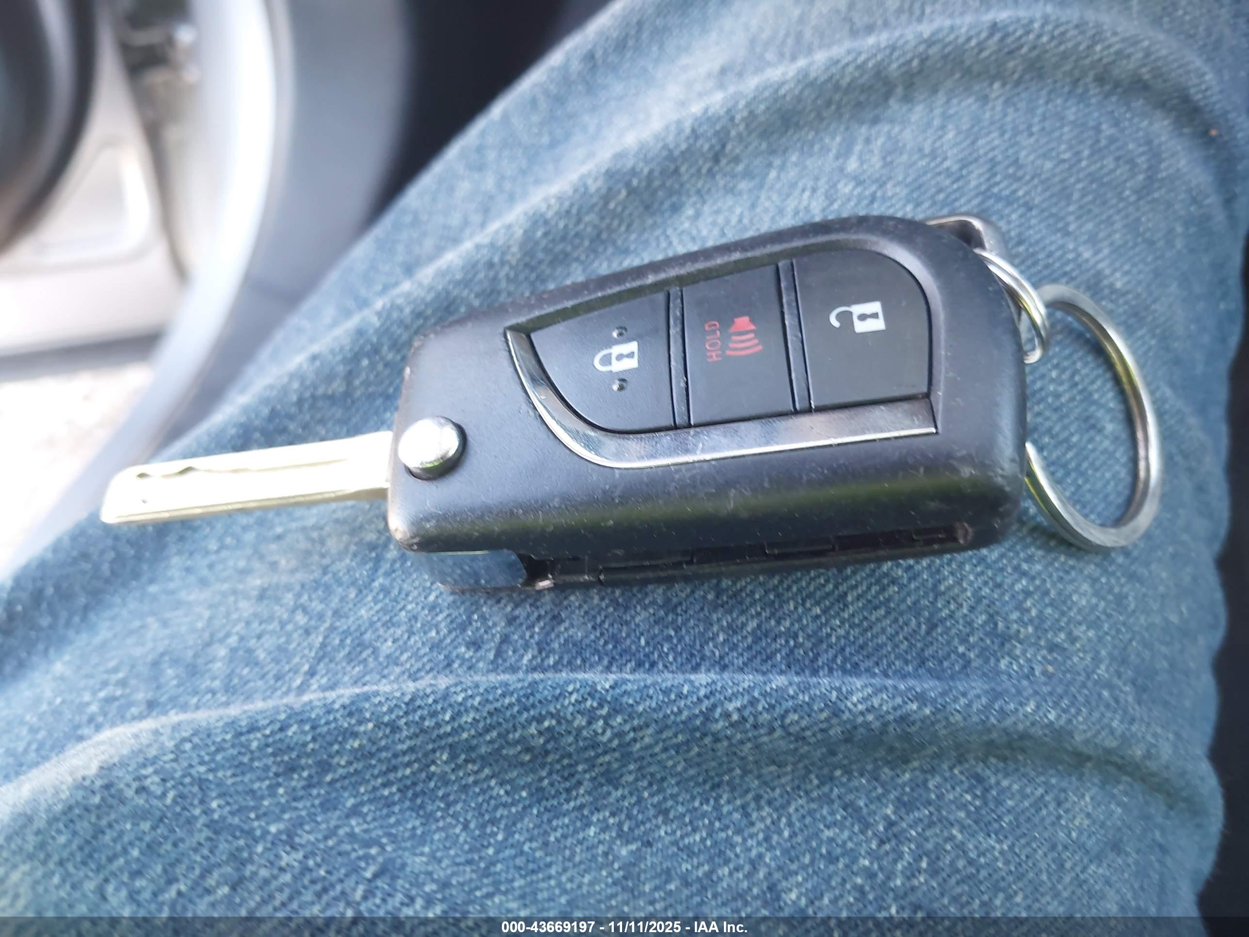 TOYOTA RAV4 image 11