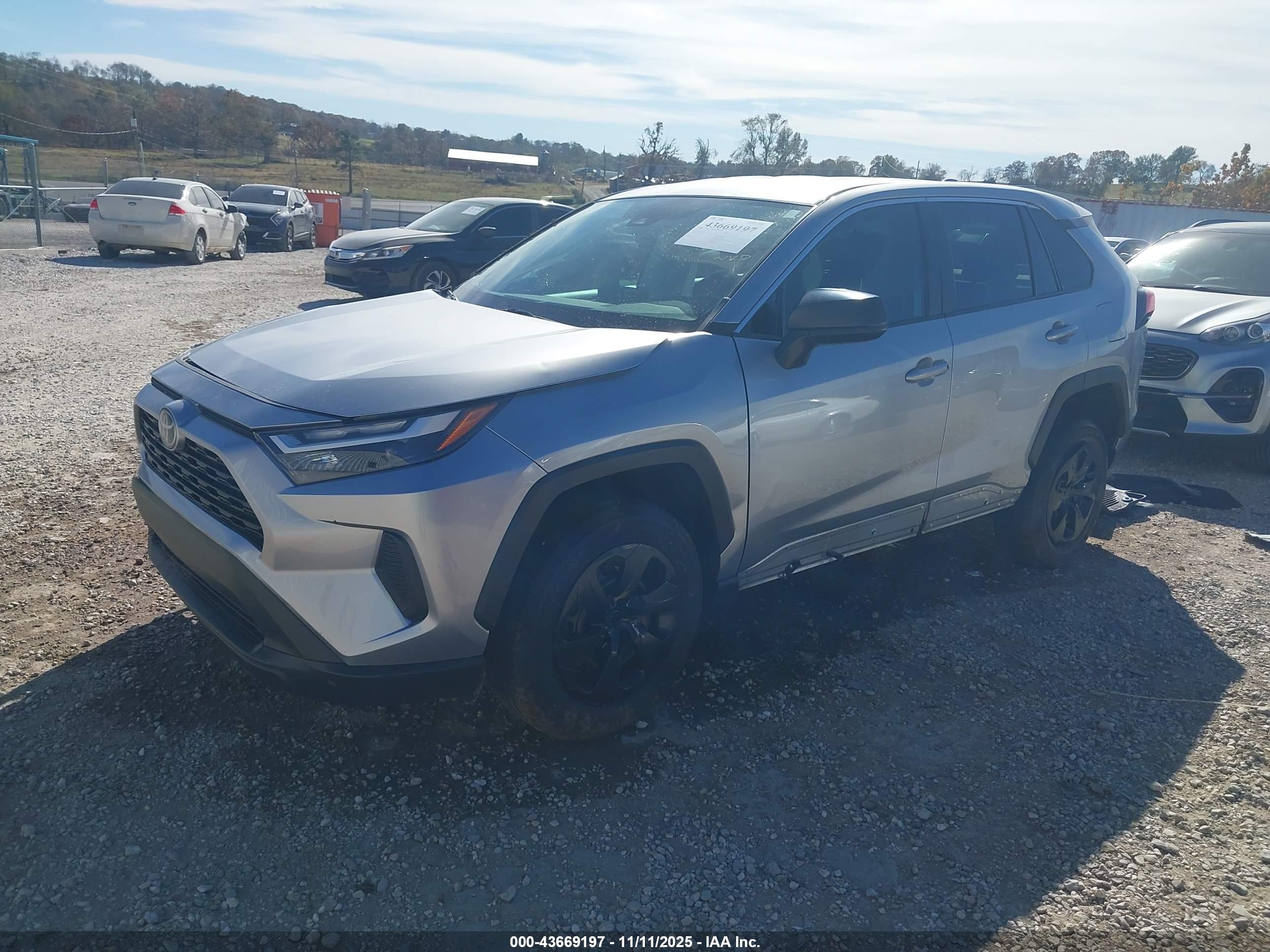 TOYOTA RAV4 image 2