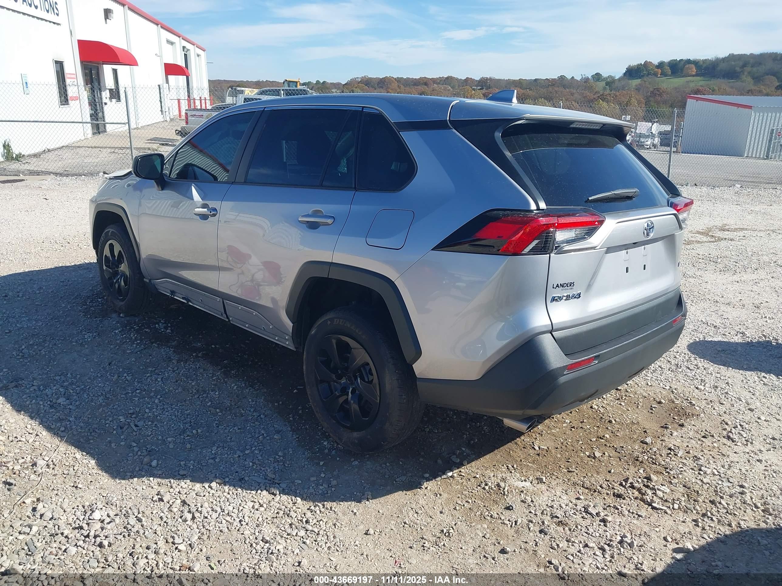 TOYOTA RAV4 image 3