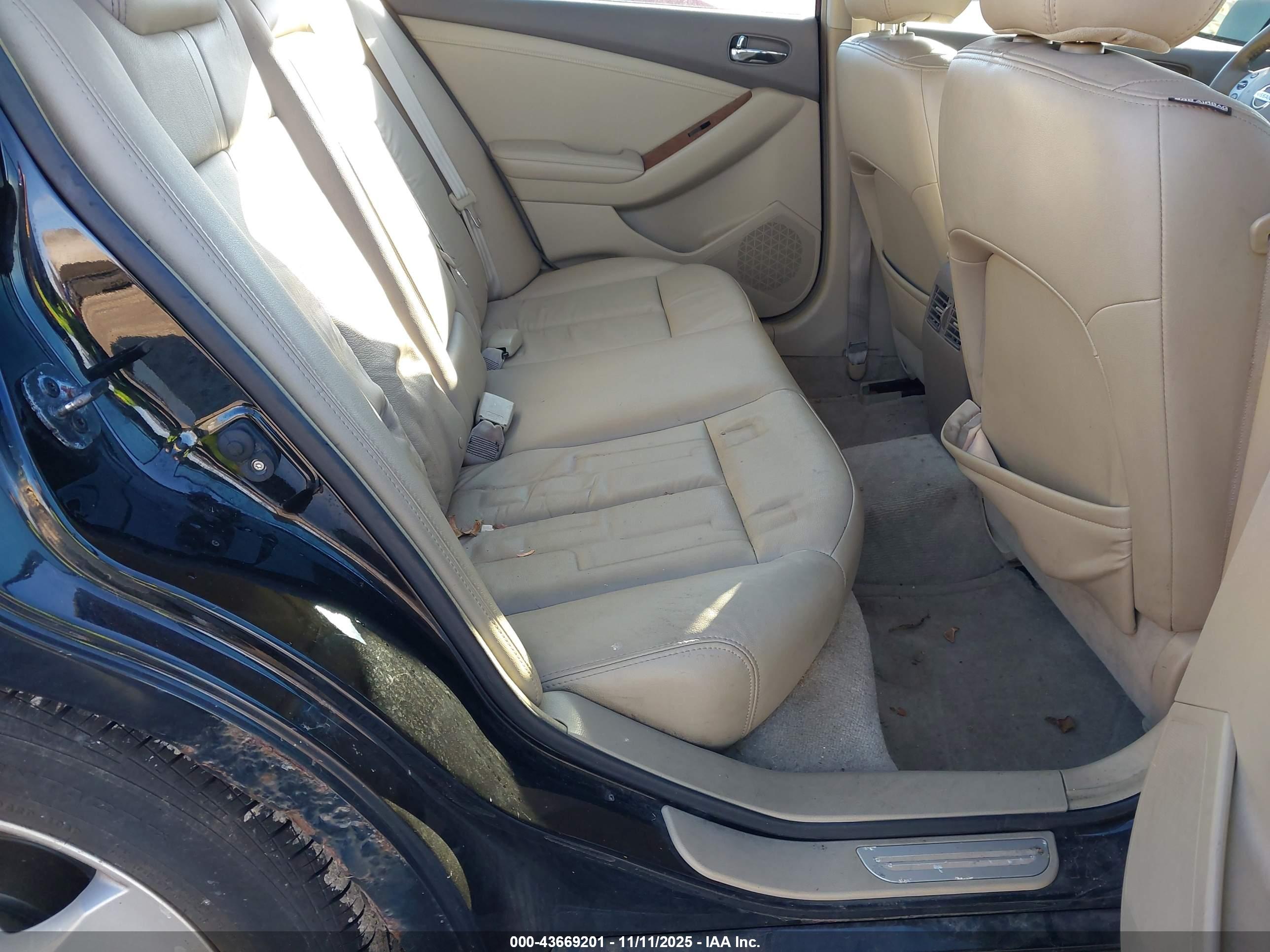 NISSAN ALTIMA image 8