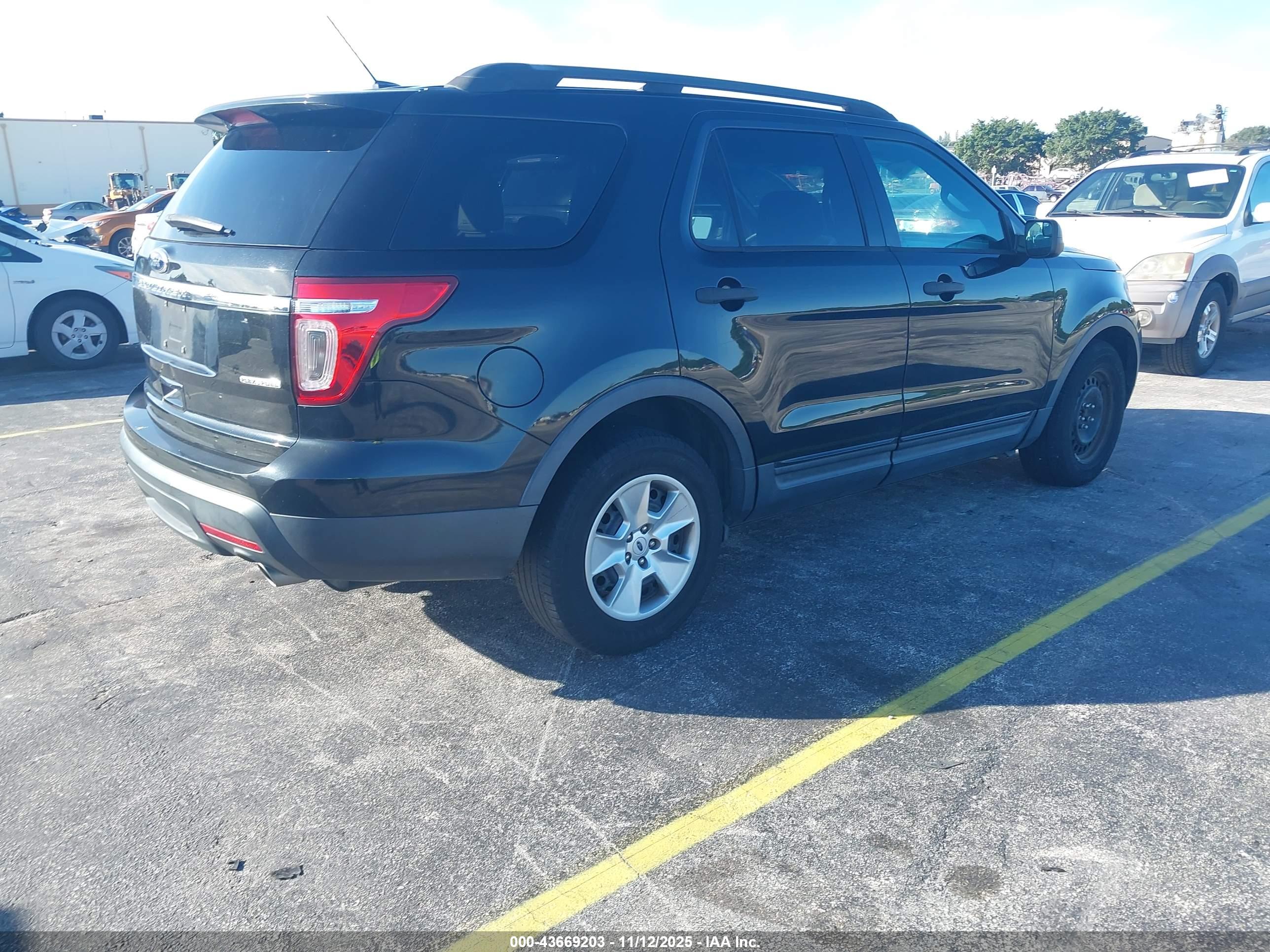 FORD EXPLORER image 4