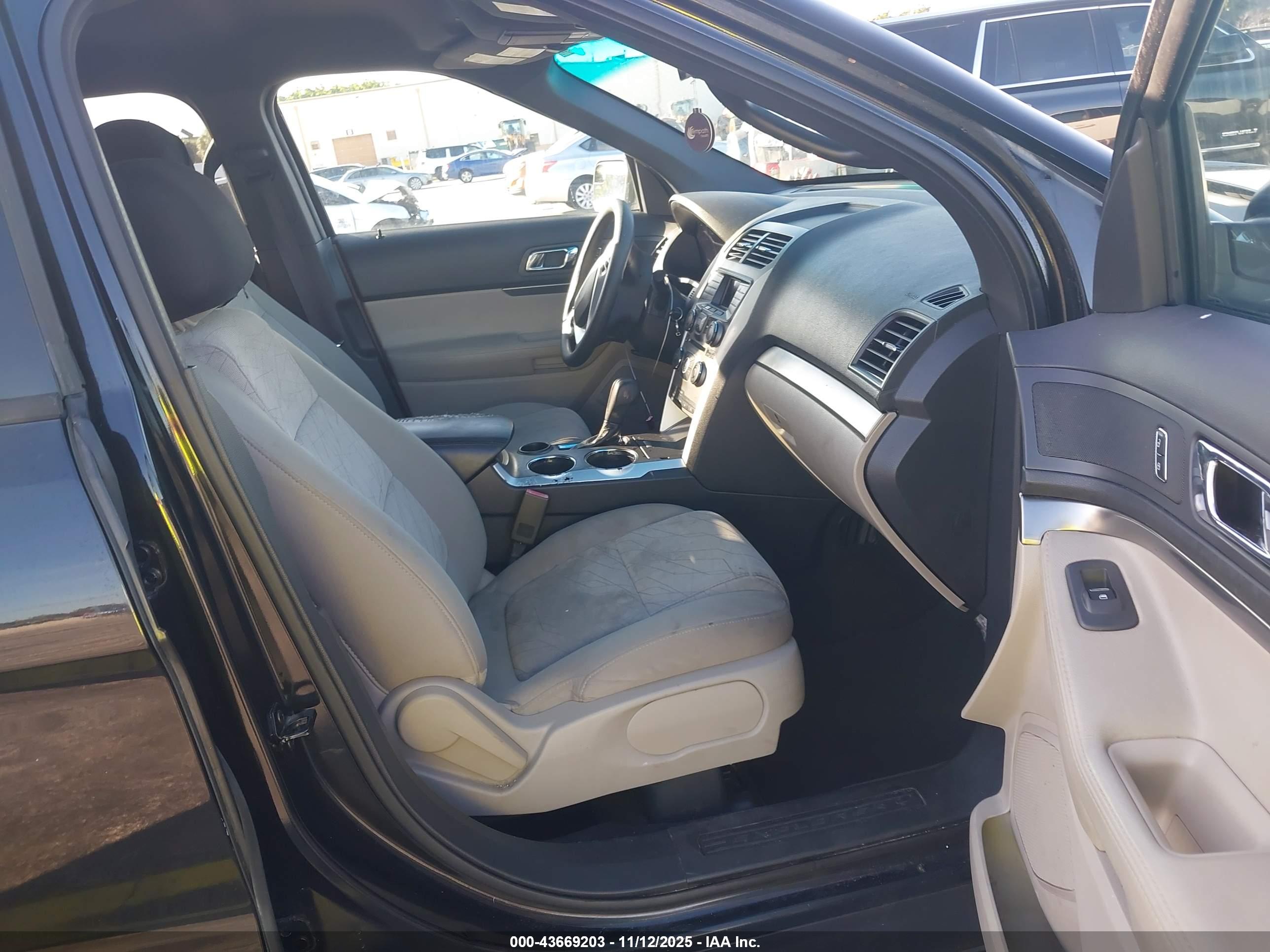FORD EXPLORER image 5