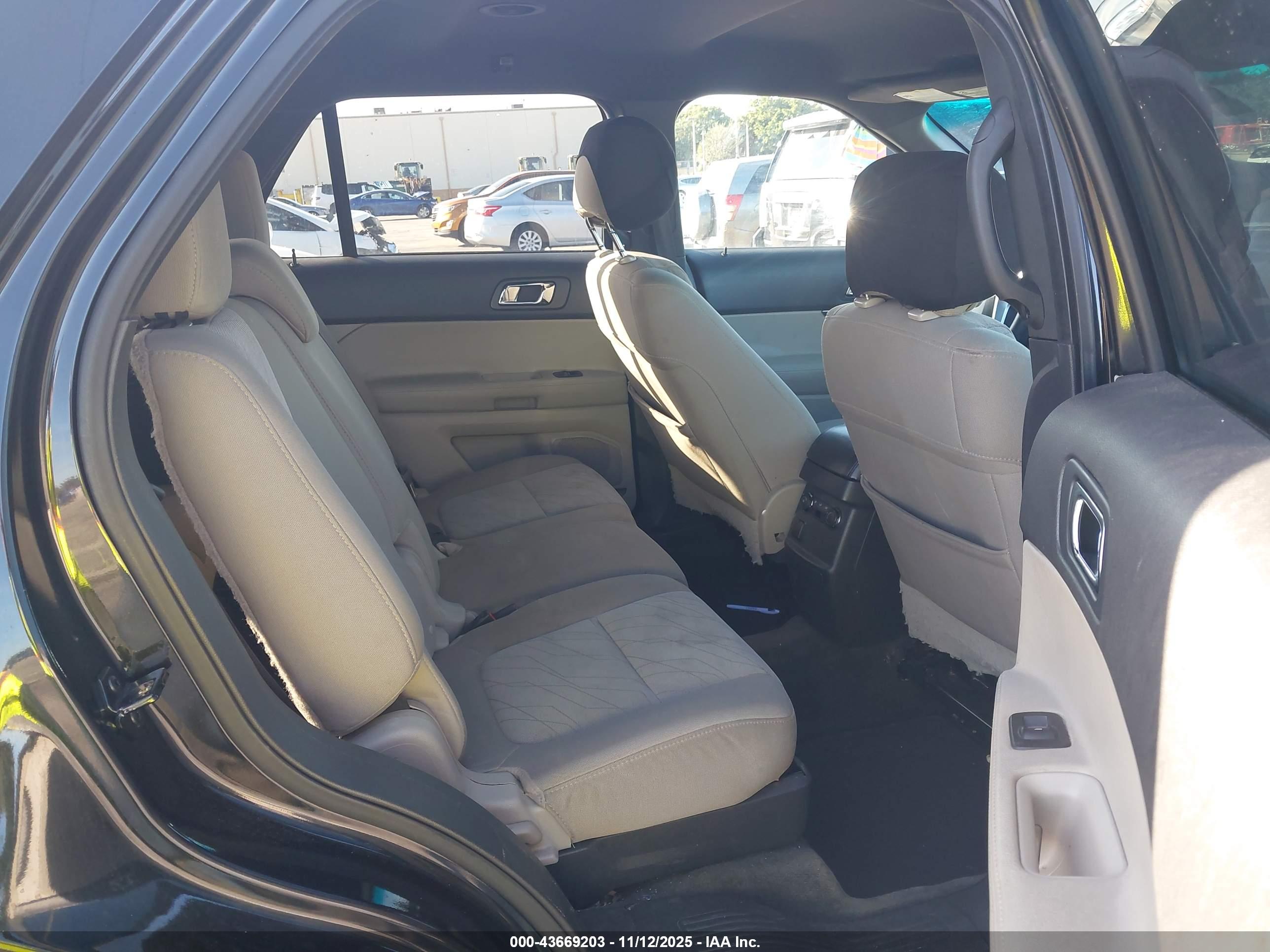FORD EXPLORER image 8