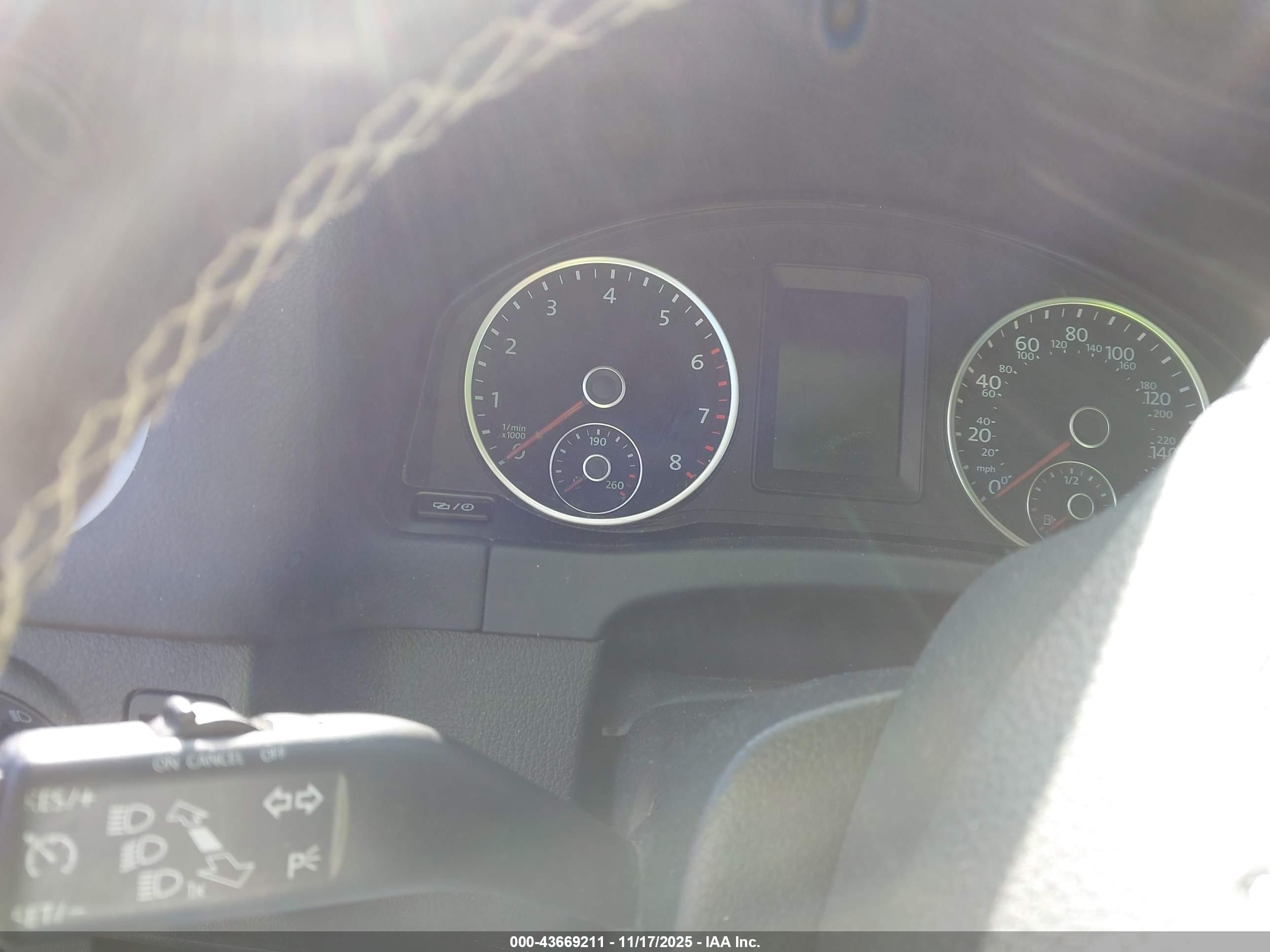 VOLKSWAGEN TIGUAN image 7