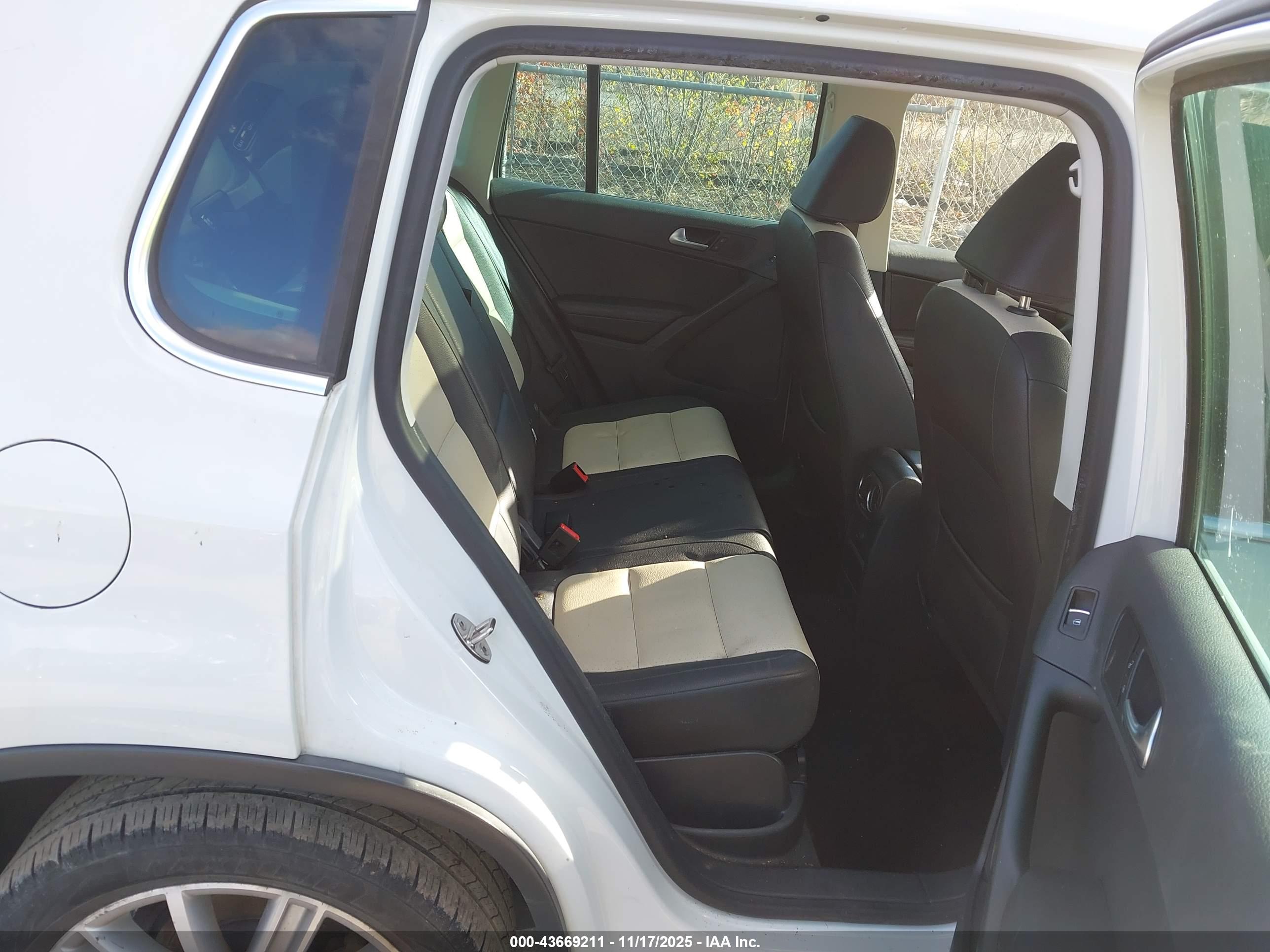 VOLKSWAGEN TIGUAN image 8