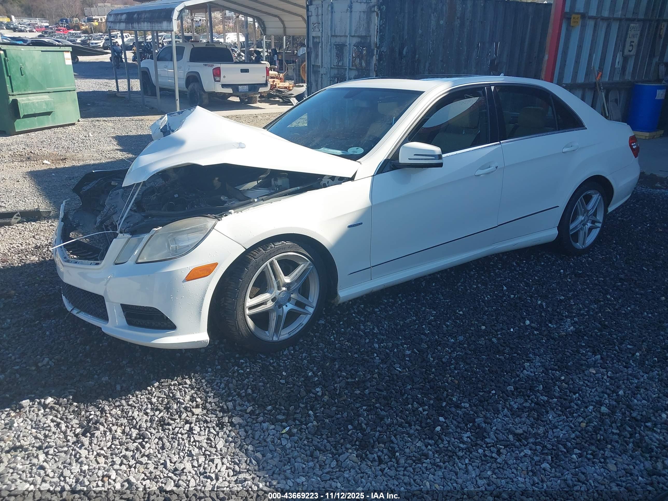 MERCEDES-BENZ E image 2