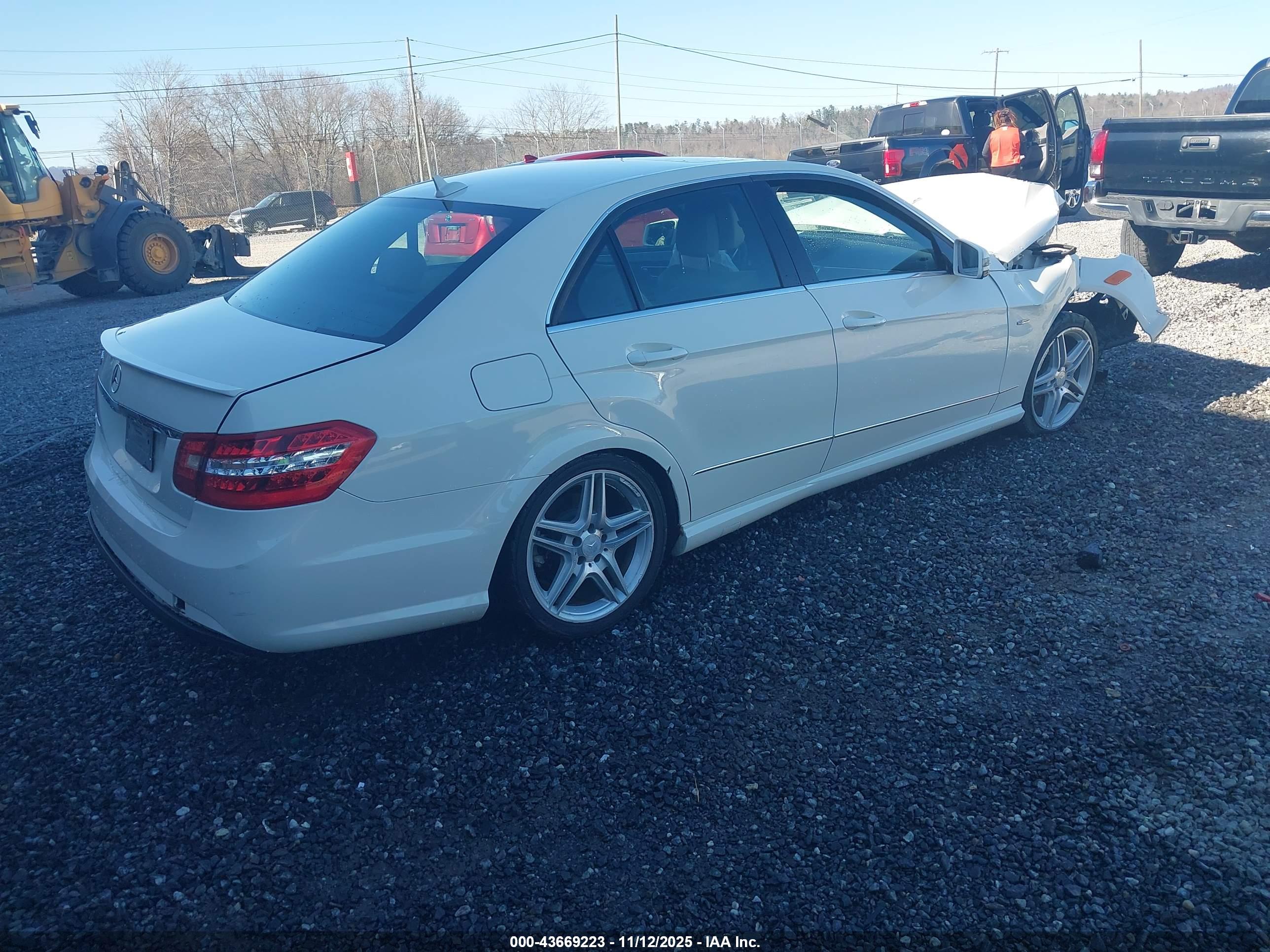 MERCEDES-BENZ E image 4