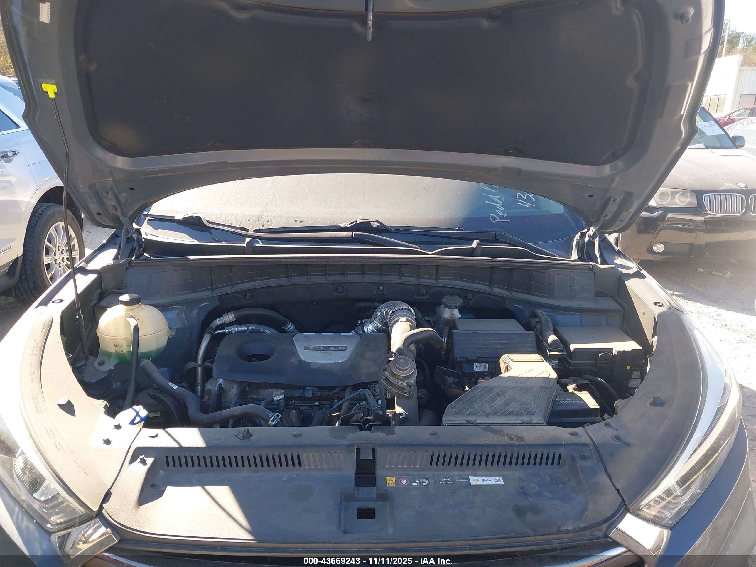 HYUNDAI TUCSON image 10
