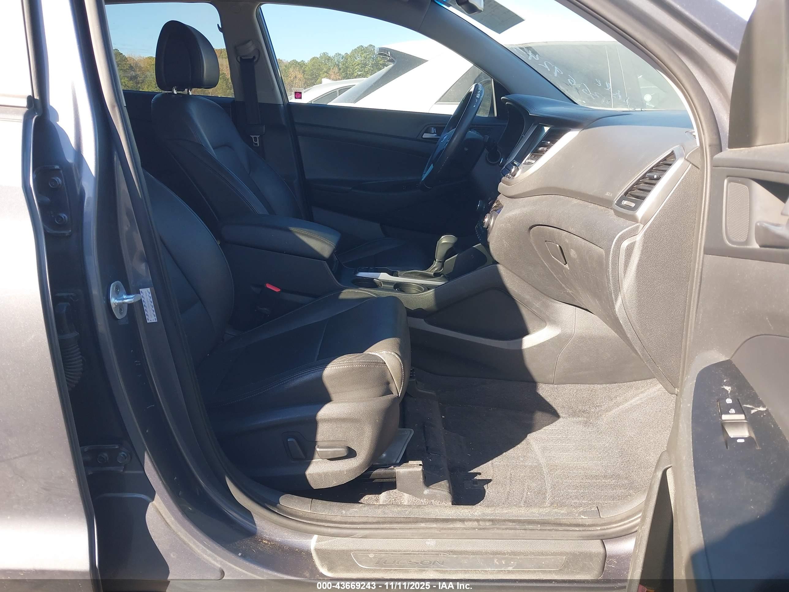 HYUNDAI TUCSON image 5