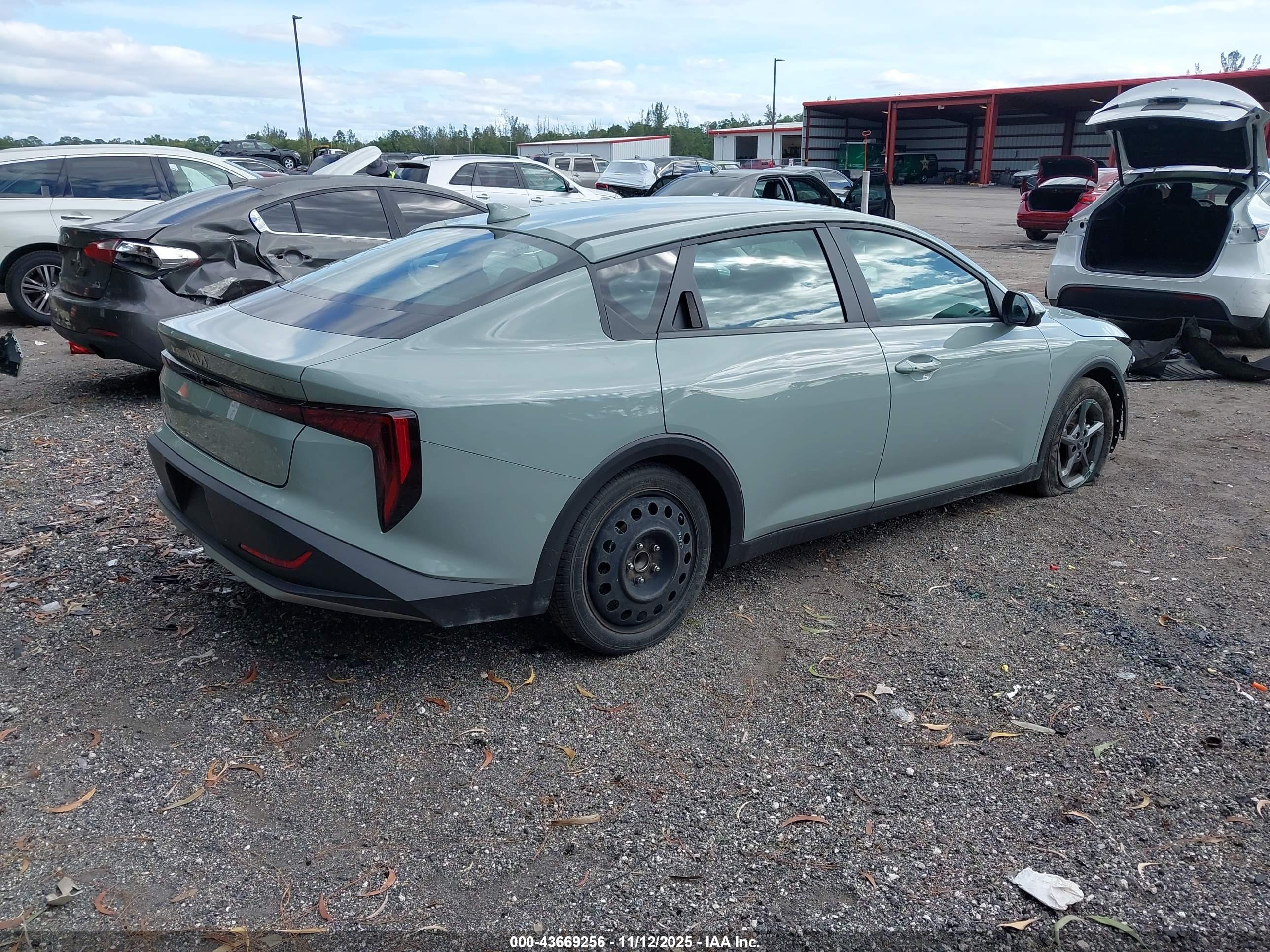 KIA K4 image 4
