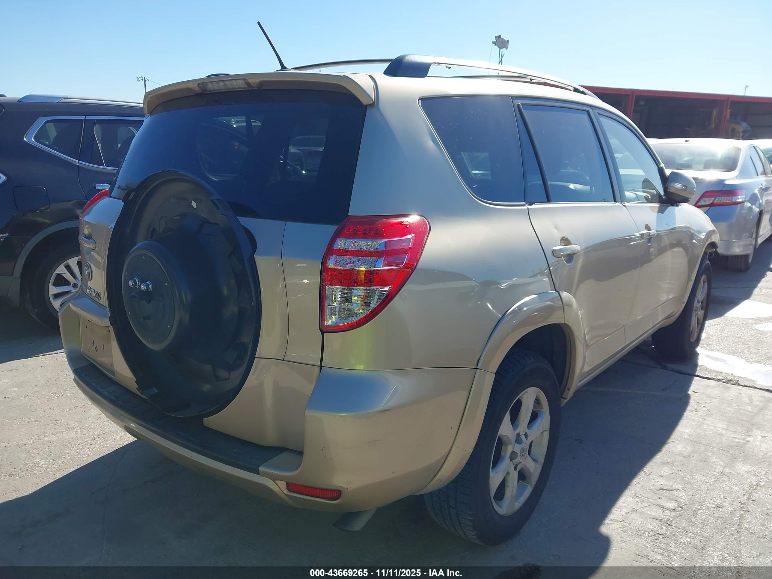 TOYOTA RAV4 image 4